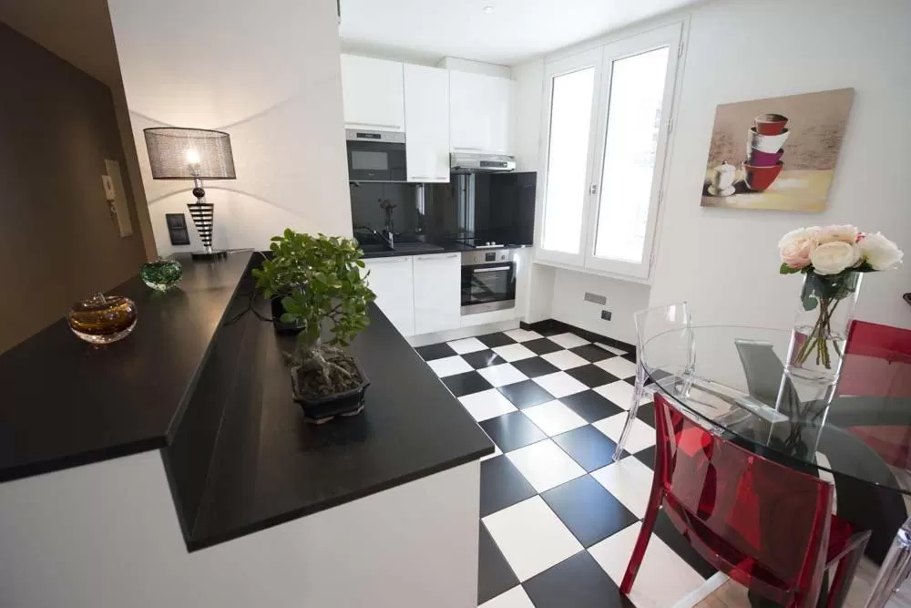 Living room, Kitchen/Kitchenette in Hypercentre Smart Flat