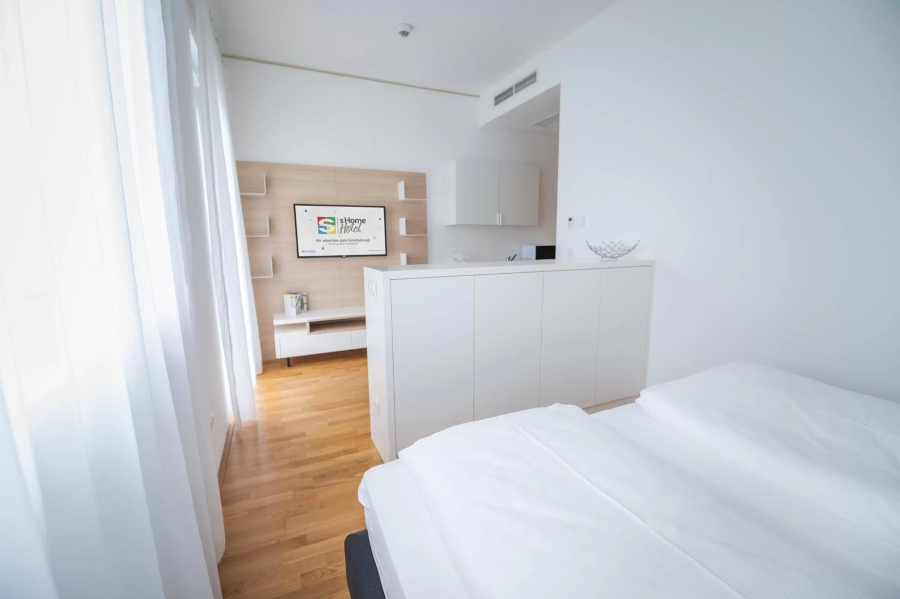 Photo of the whole room, Bed in SHOME Hotel Graz I Self-Check-In I Free Parking