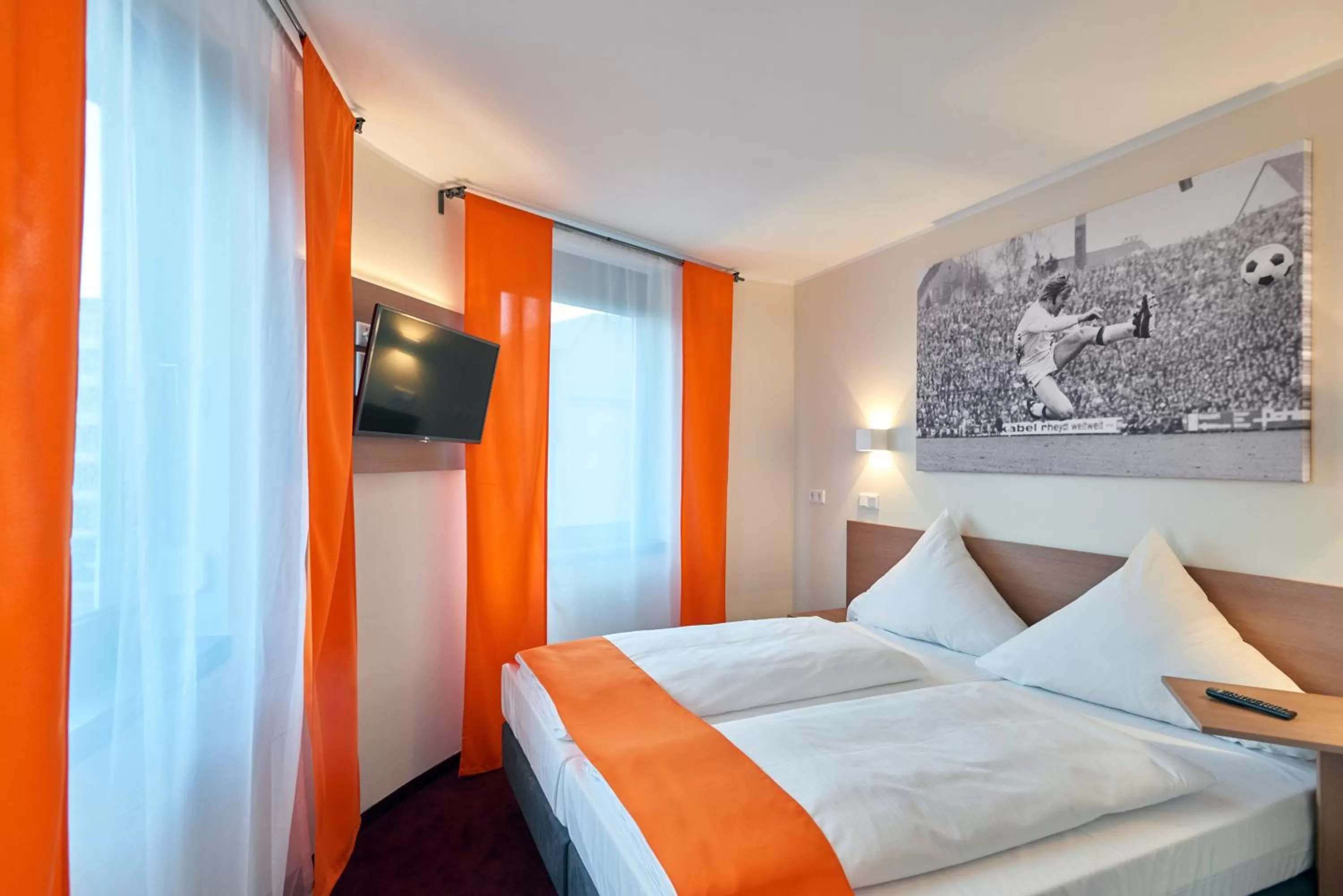 Photo of the whole room, Bed in McDreams Hotel Mönchengladbach