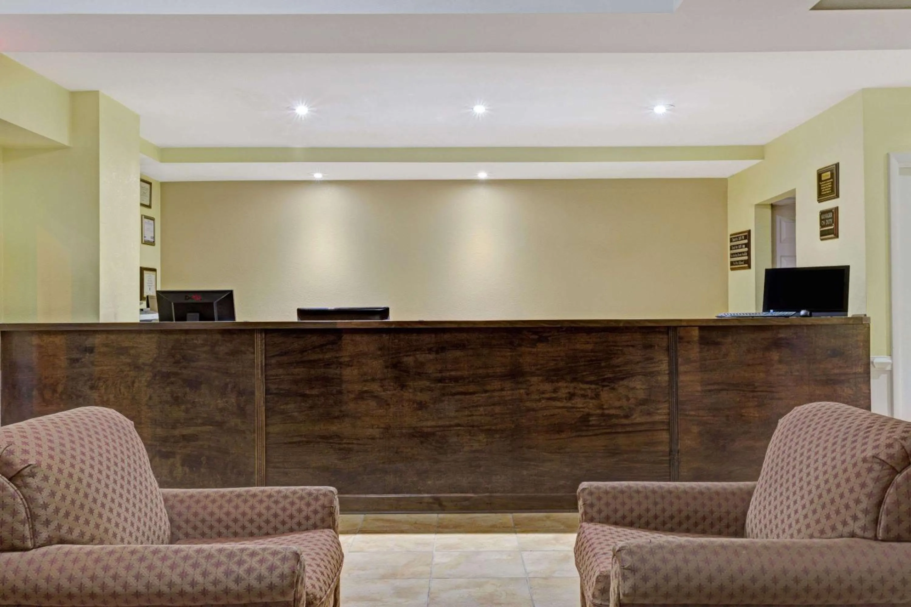 Lobby or reception in Travelodge by Wyndham Williamsburg Colonial Area