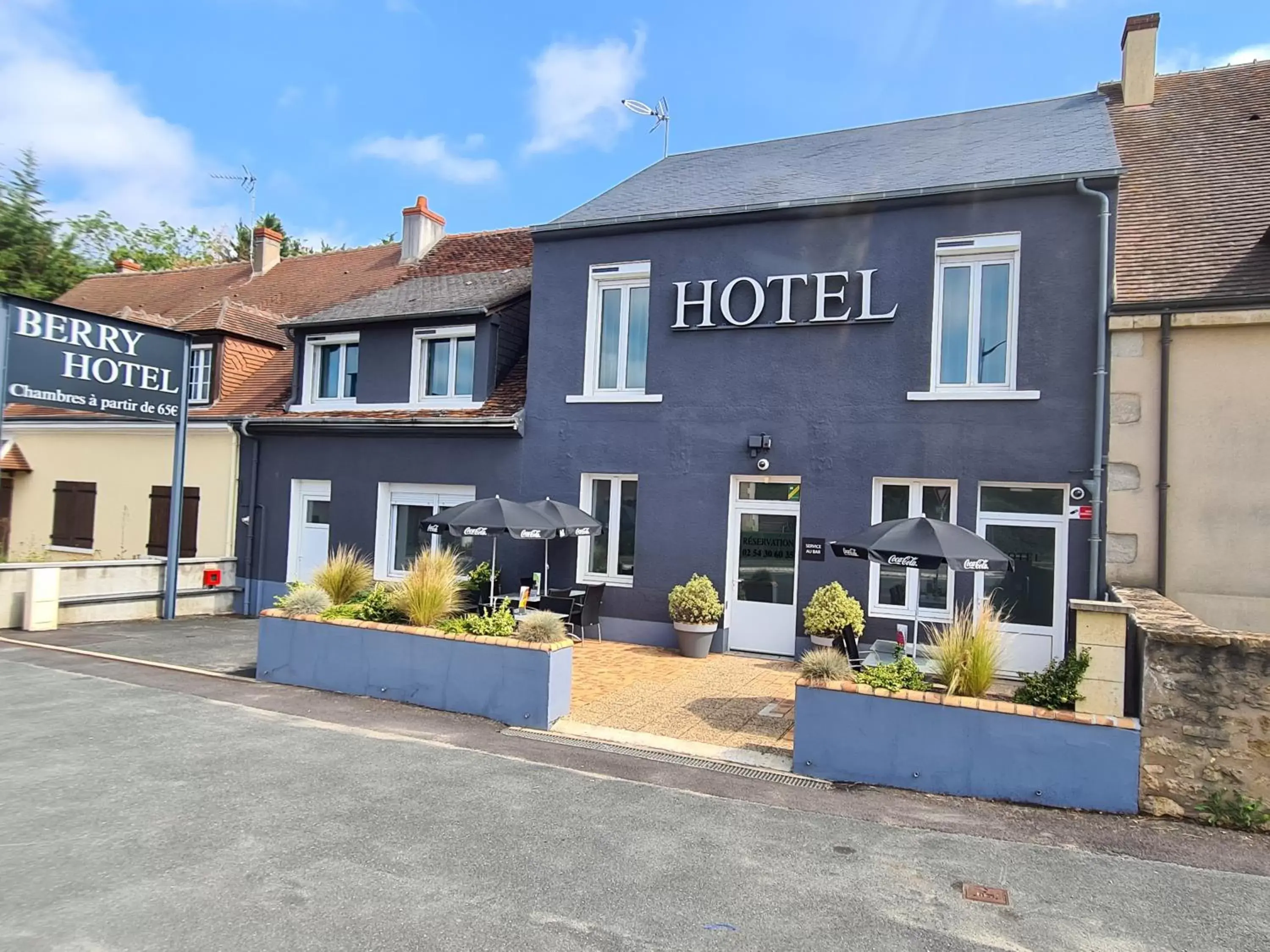 Property Building in Berry Hôtel La Châtre Property Building in Berry Hôtel La Châtre