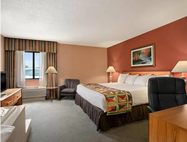 Photo of the whole room, Bed in Baymont by Wyndham Sullivan