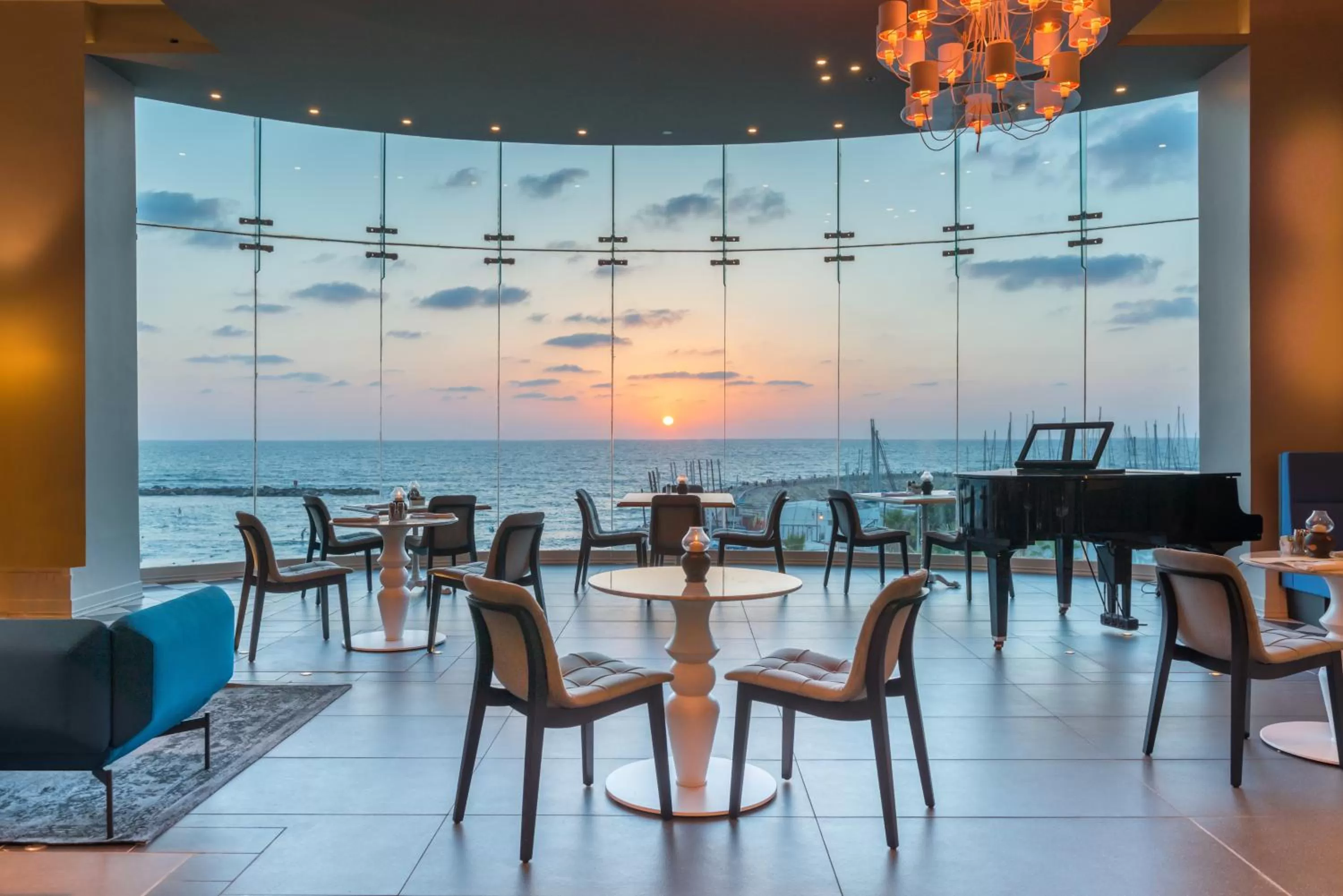 Lobby or reception in Herods Tel Aviv By The Beach