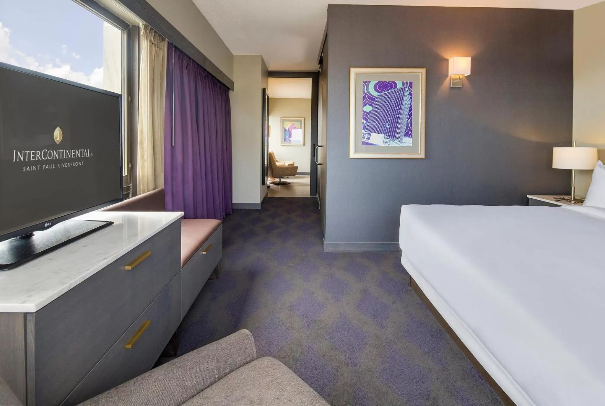 Photo of the whole room, Bed in InterContinental St. Paul Riverfront by IHG