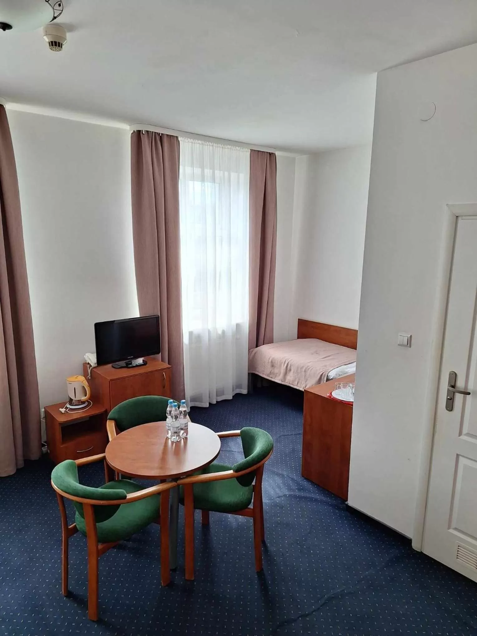 Photo of the whole room, Bed in Hotel *** NAT Krynica Zdrój