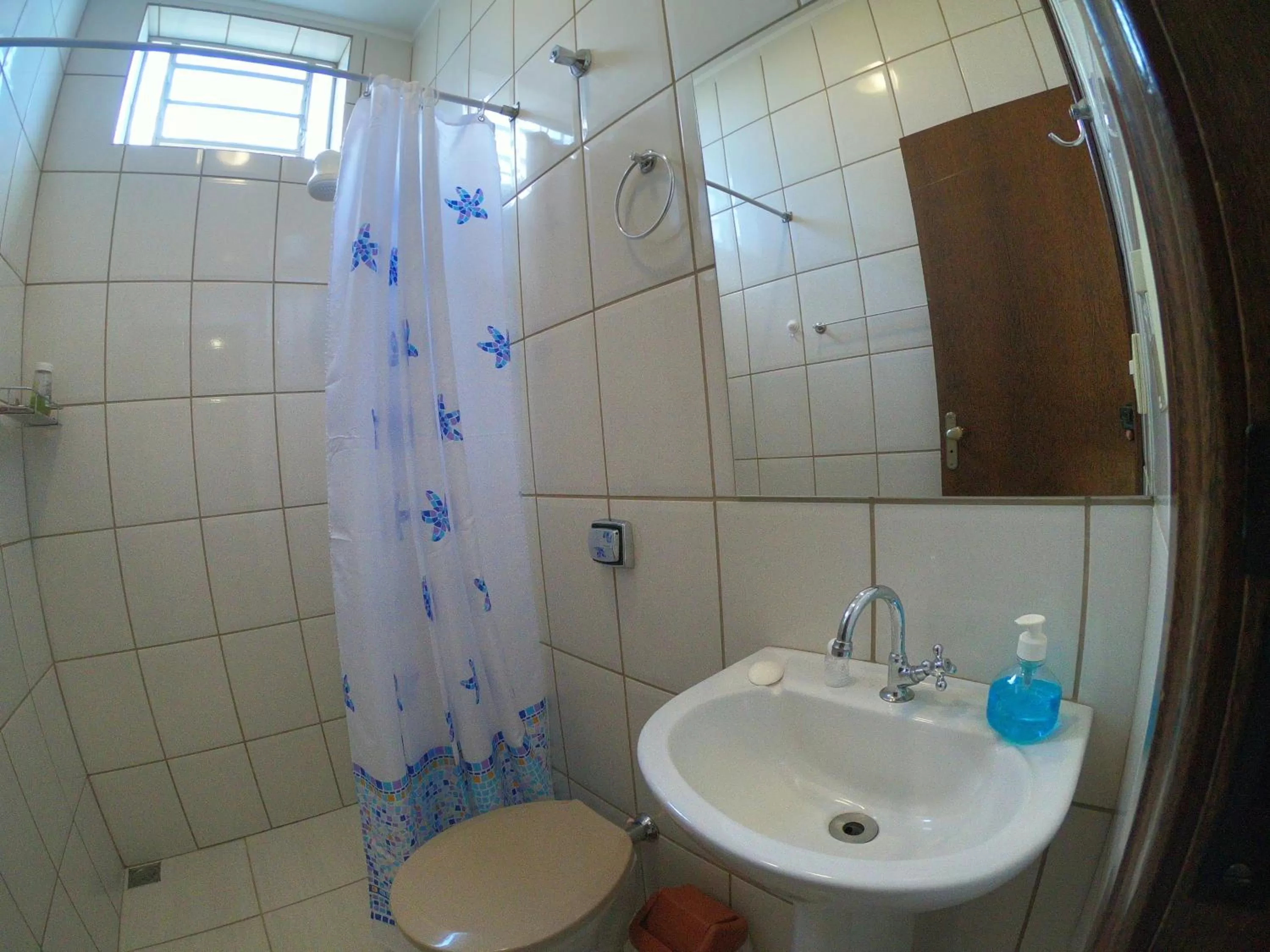 Shower, Bathroom in Suíte na Canastra