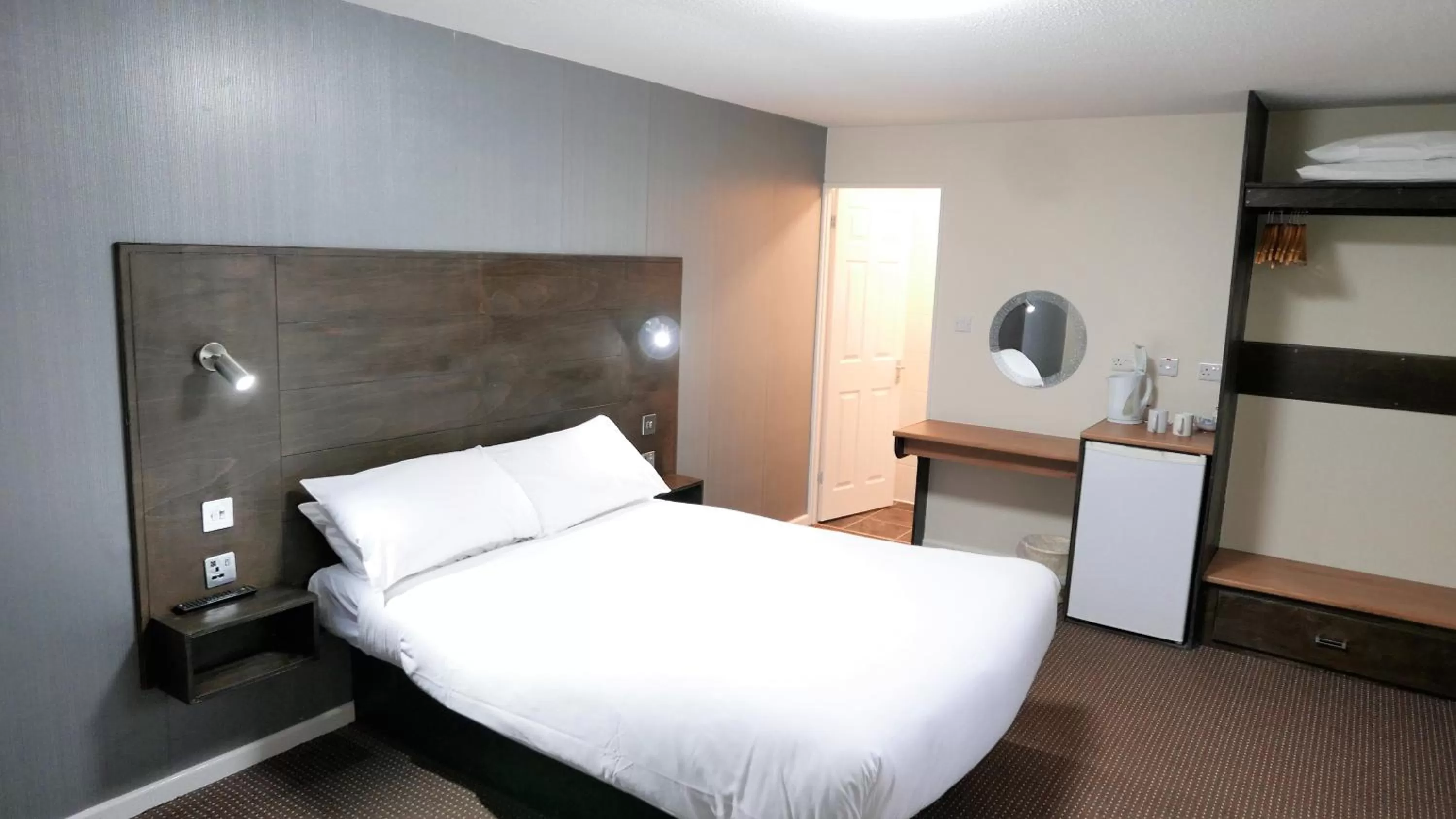 Shower, Bed in Warrens Village Motel and Self Catering