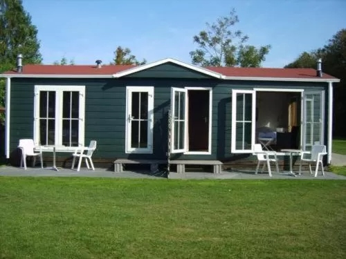 Hotelchalet (2 Adults) in Recreatiepark Wiringherlant