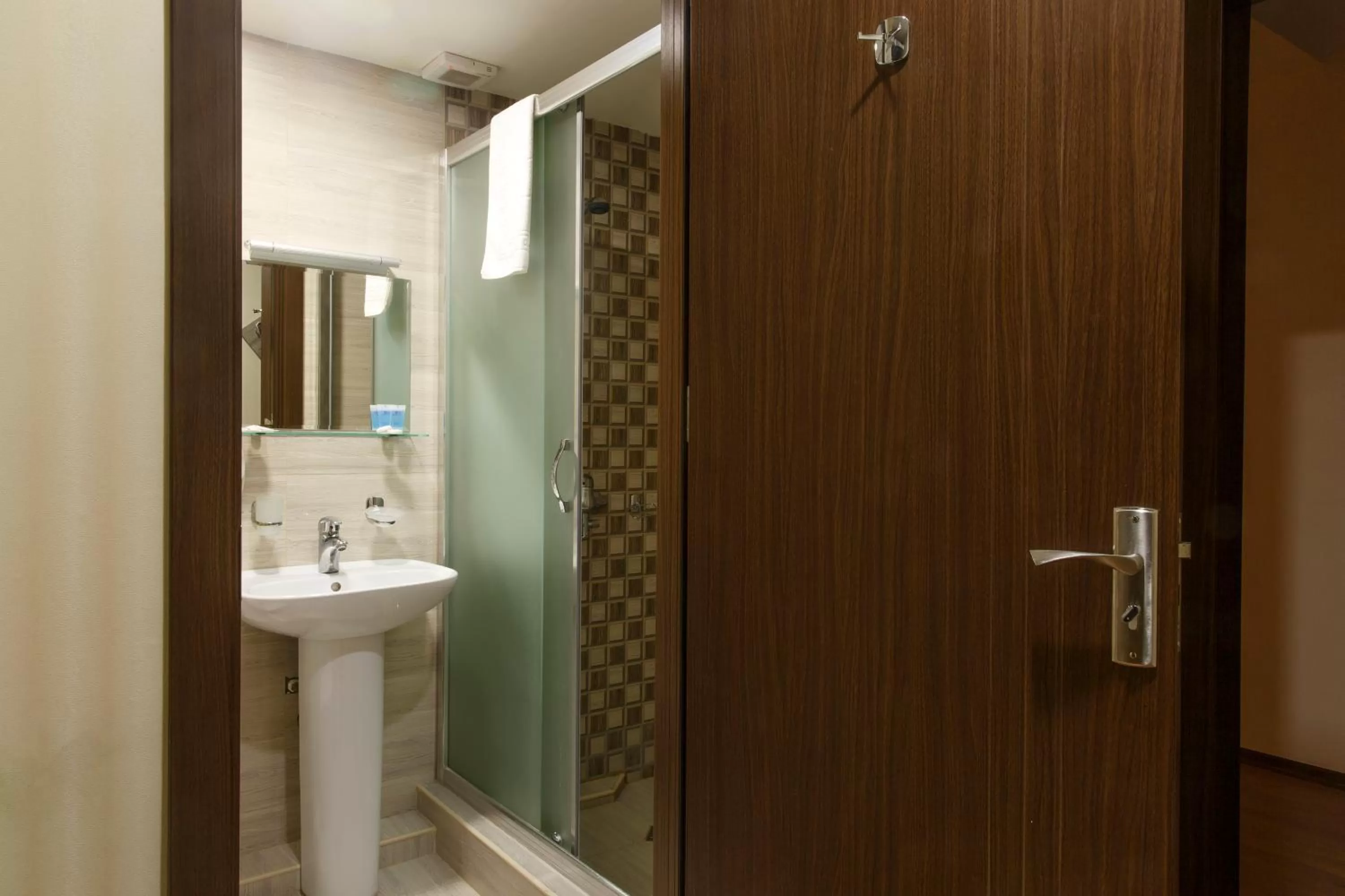 Shower in Hotel Gureli