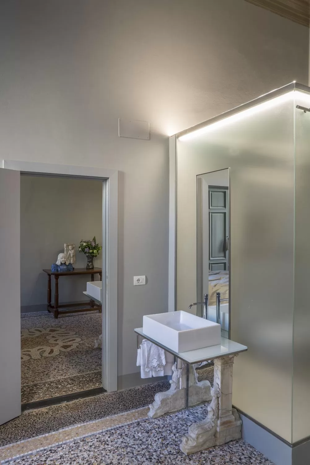 Photo of the whole room in Casa Botticelli