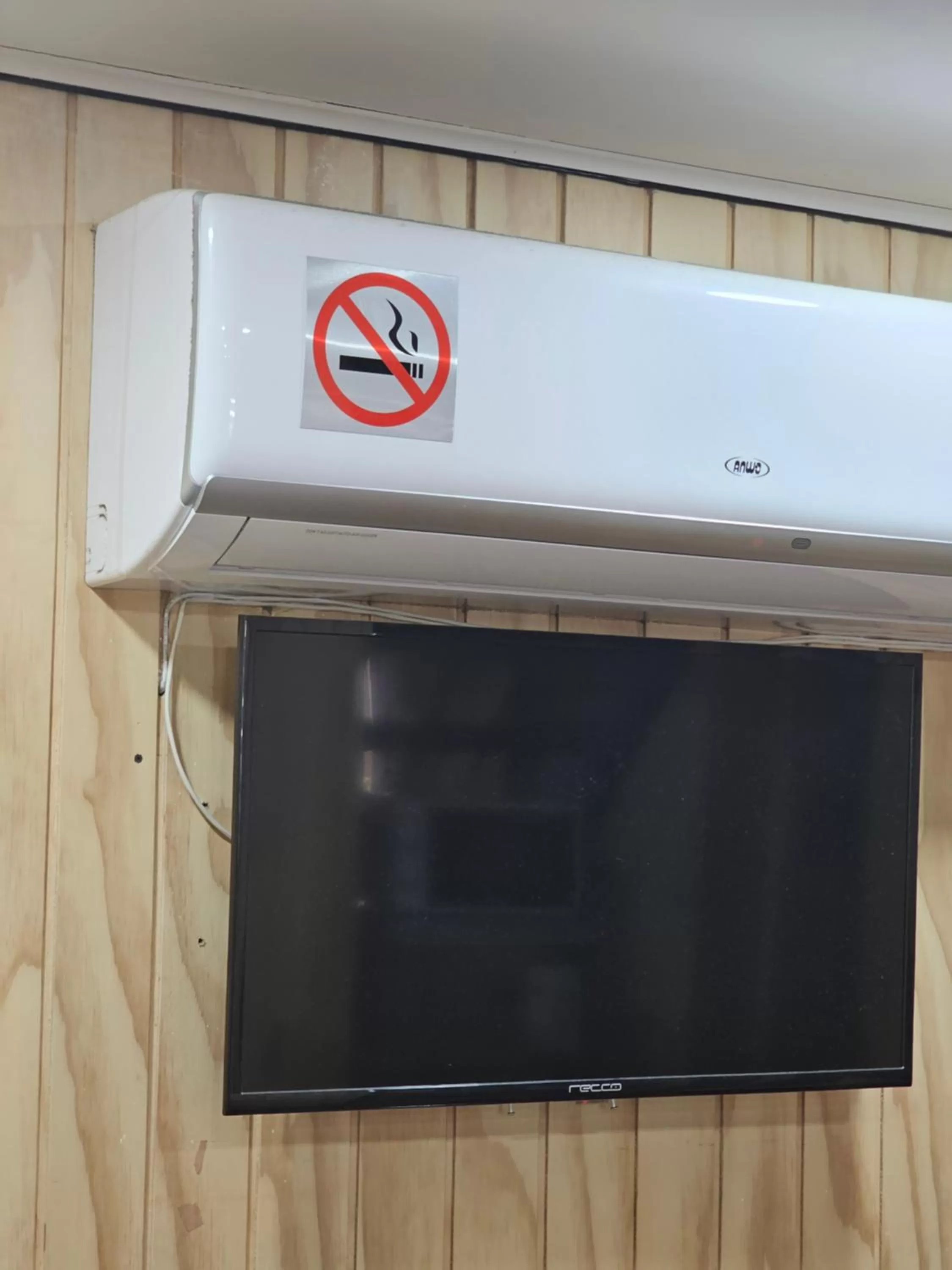 TV and multimedia, TV/Entertainment Center in Cabañas Rosner