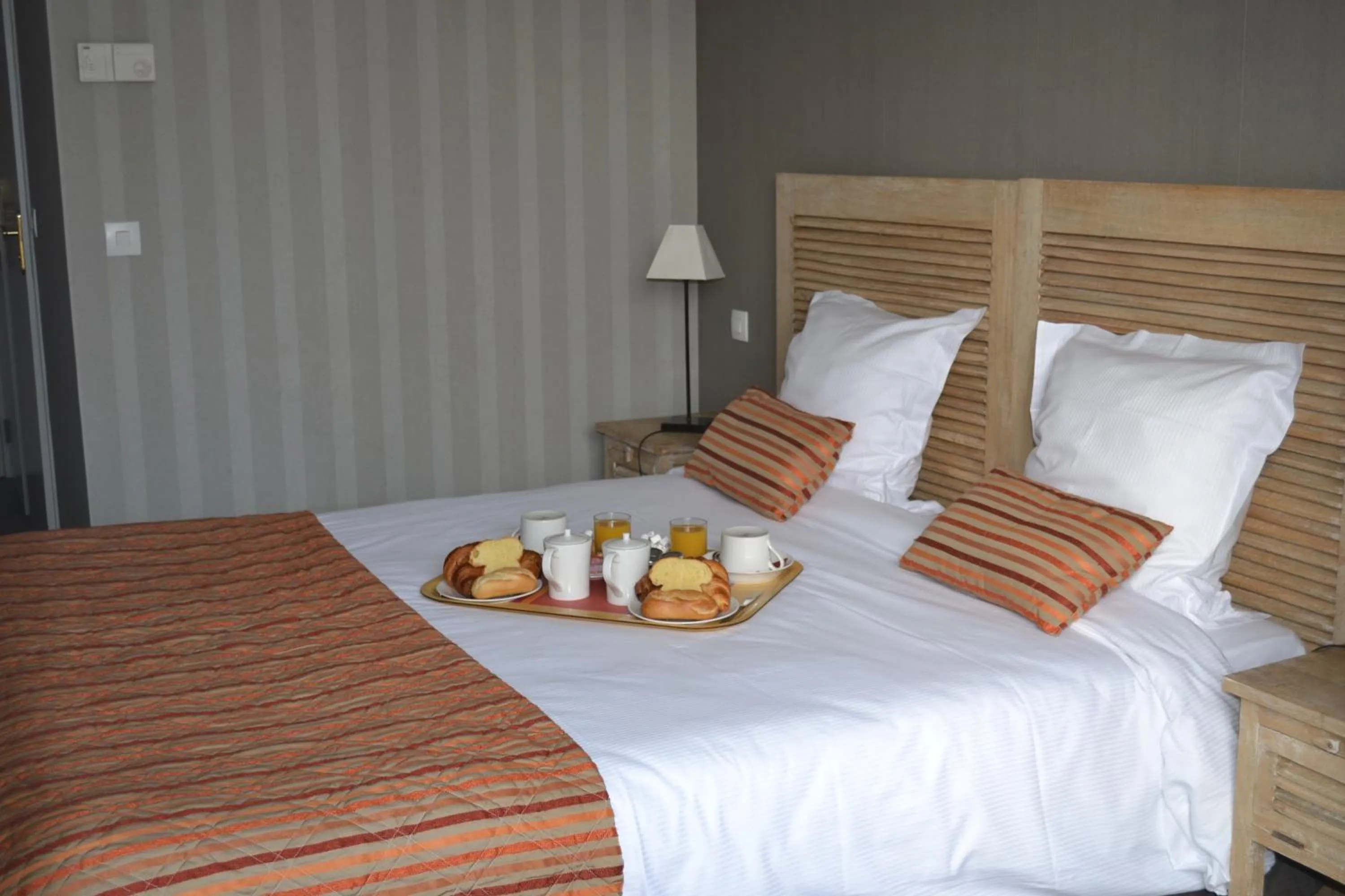Breakfast, Bed in Almoria Hôtel & SPA