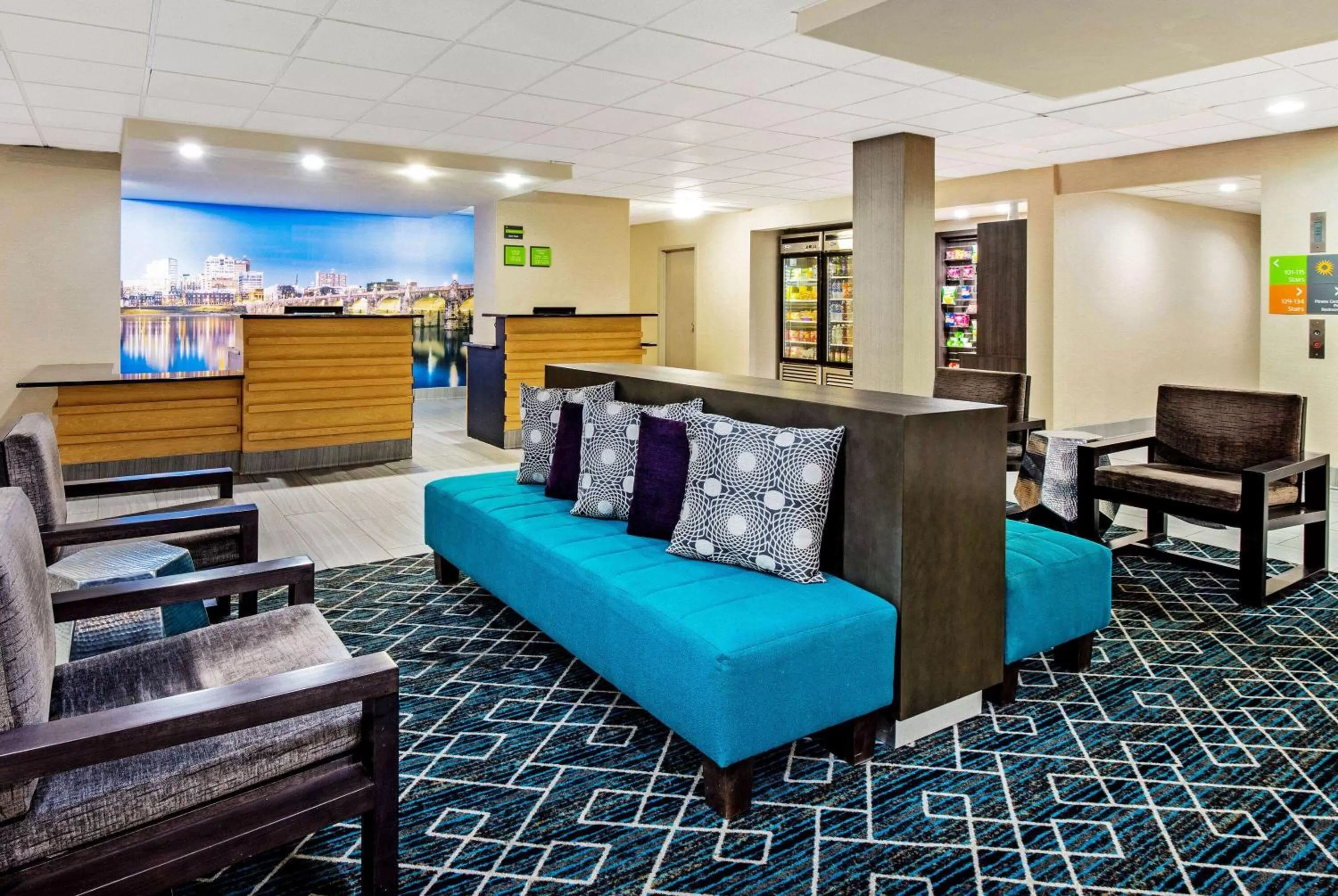 Lobby or reception in La Quinta by Wyndham New Cumberland - Harrisburg