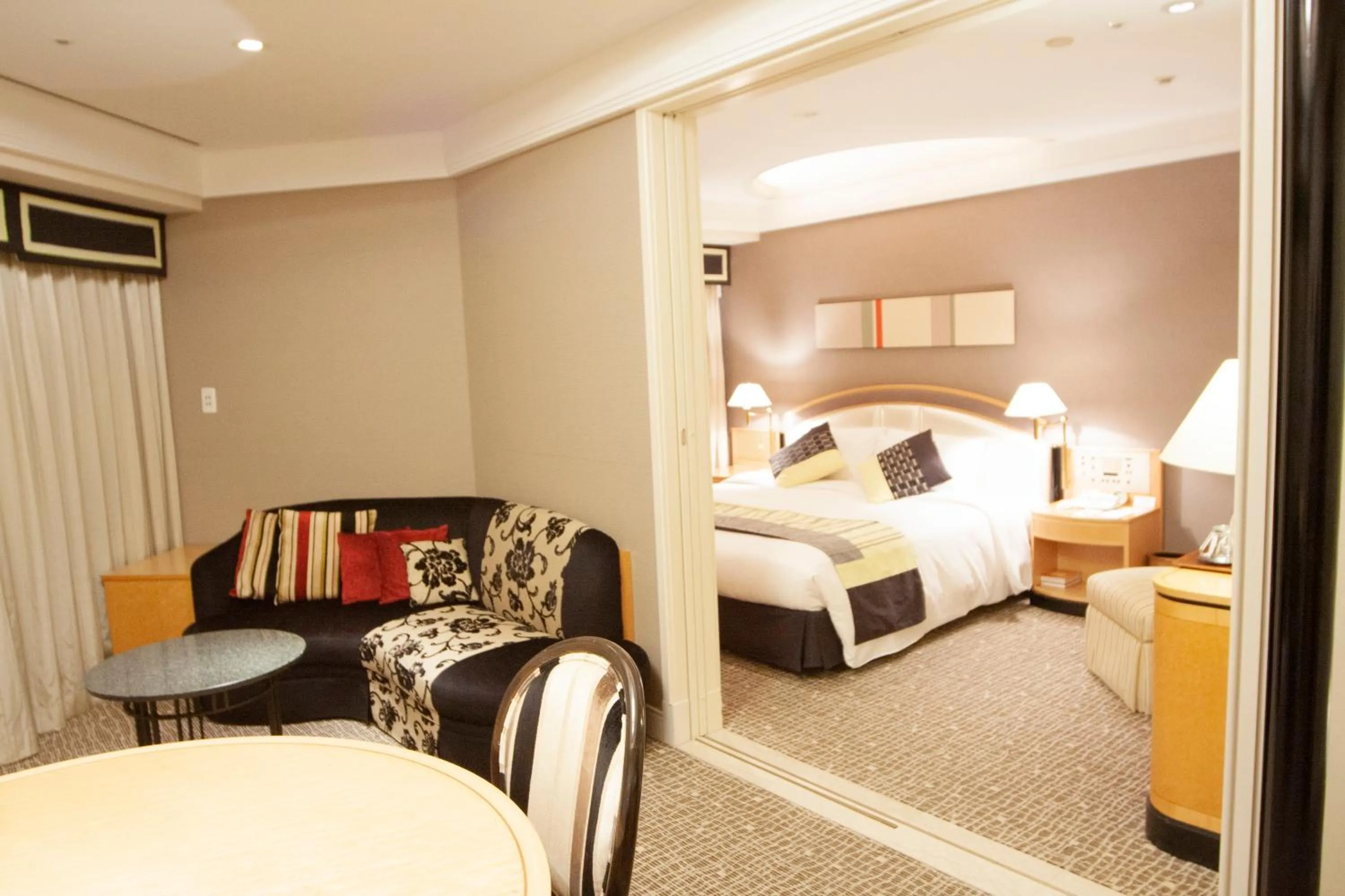 Photo of the whole room, Bed in Hotel New Otani Makuhari