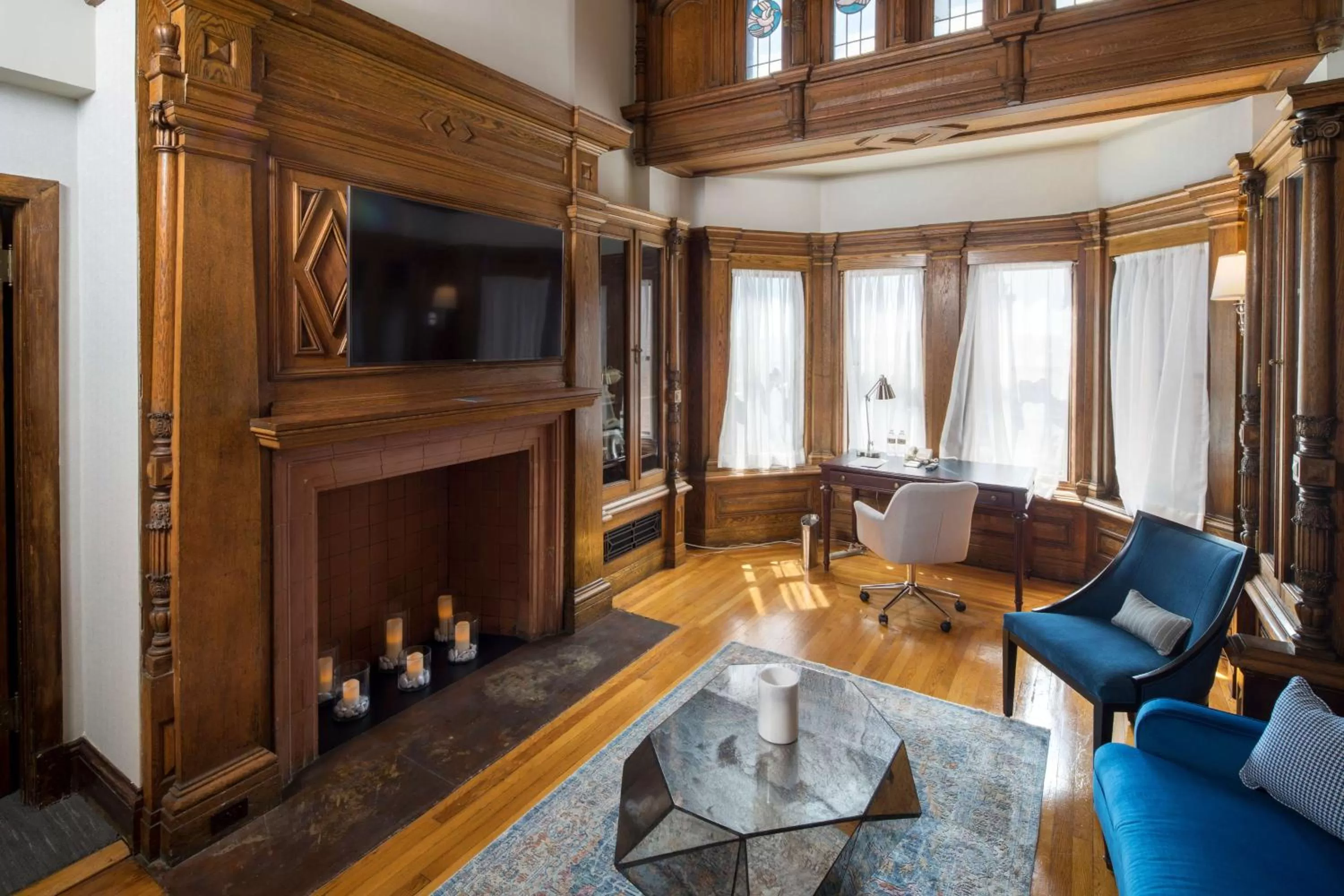 Living room in The Seelbach Hilton Louisville