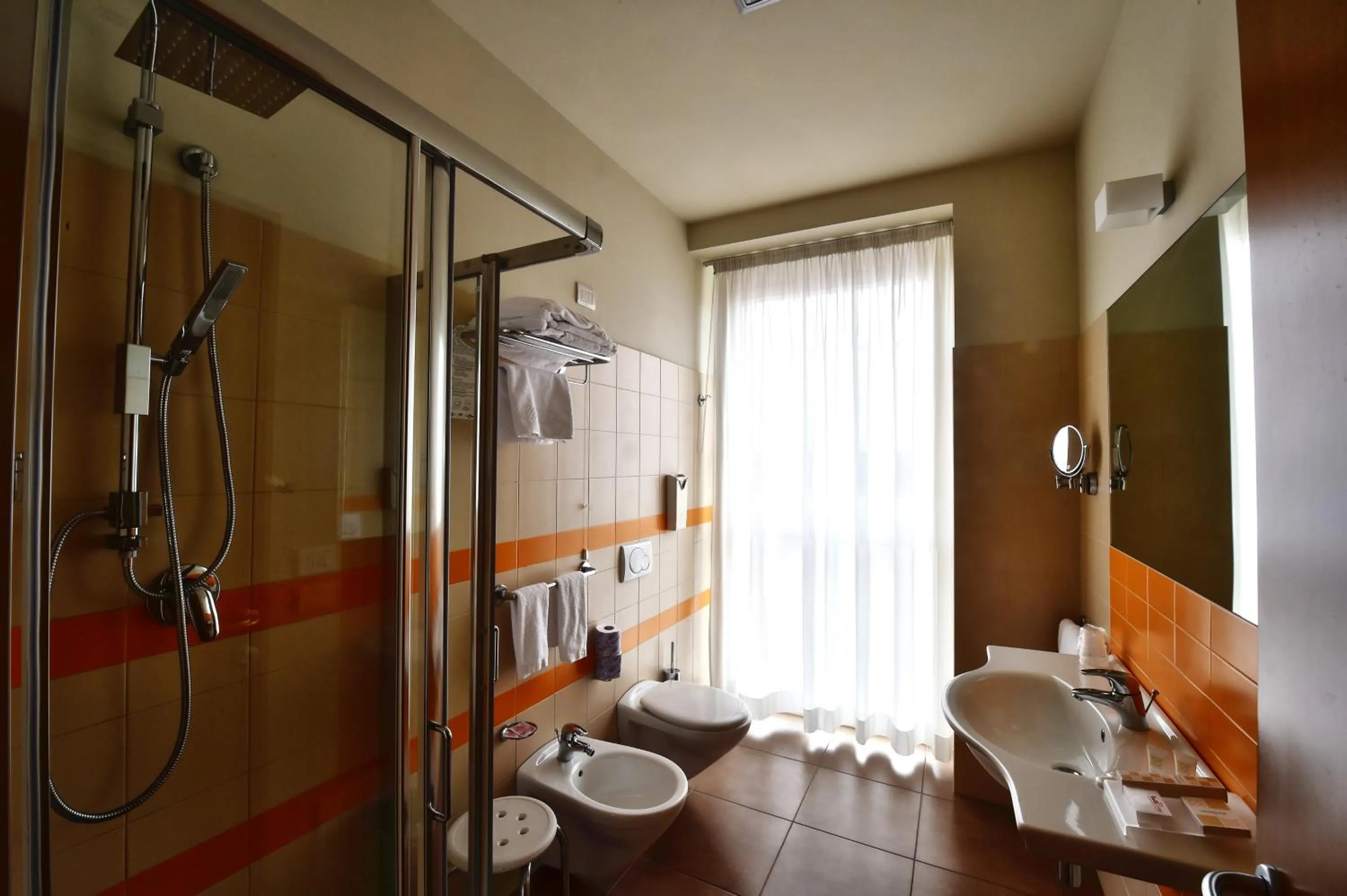Bathroom in Tatì Hotel