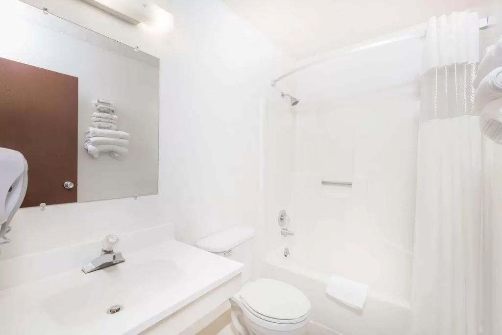 Bathroom in Ainsworth Inn