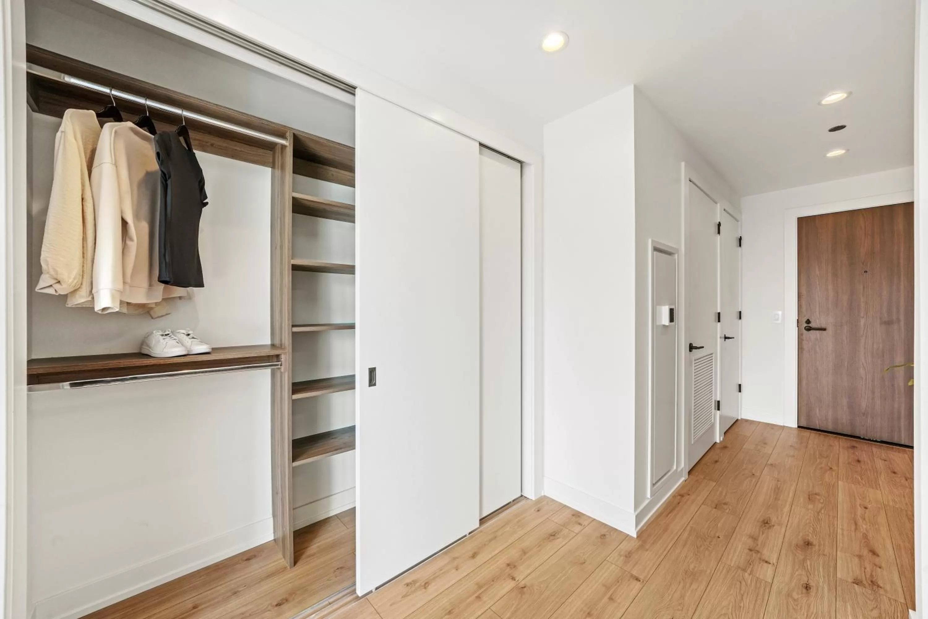 wardrobe in Level Chicago - River North