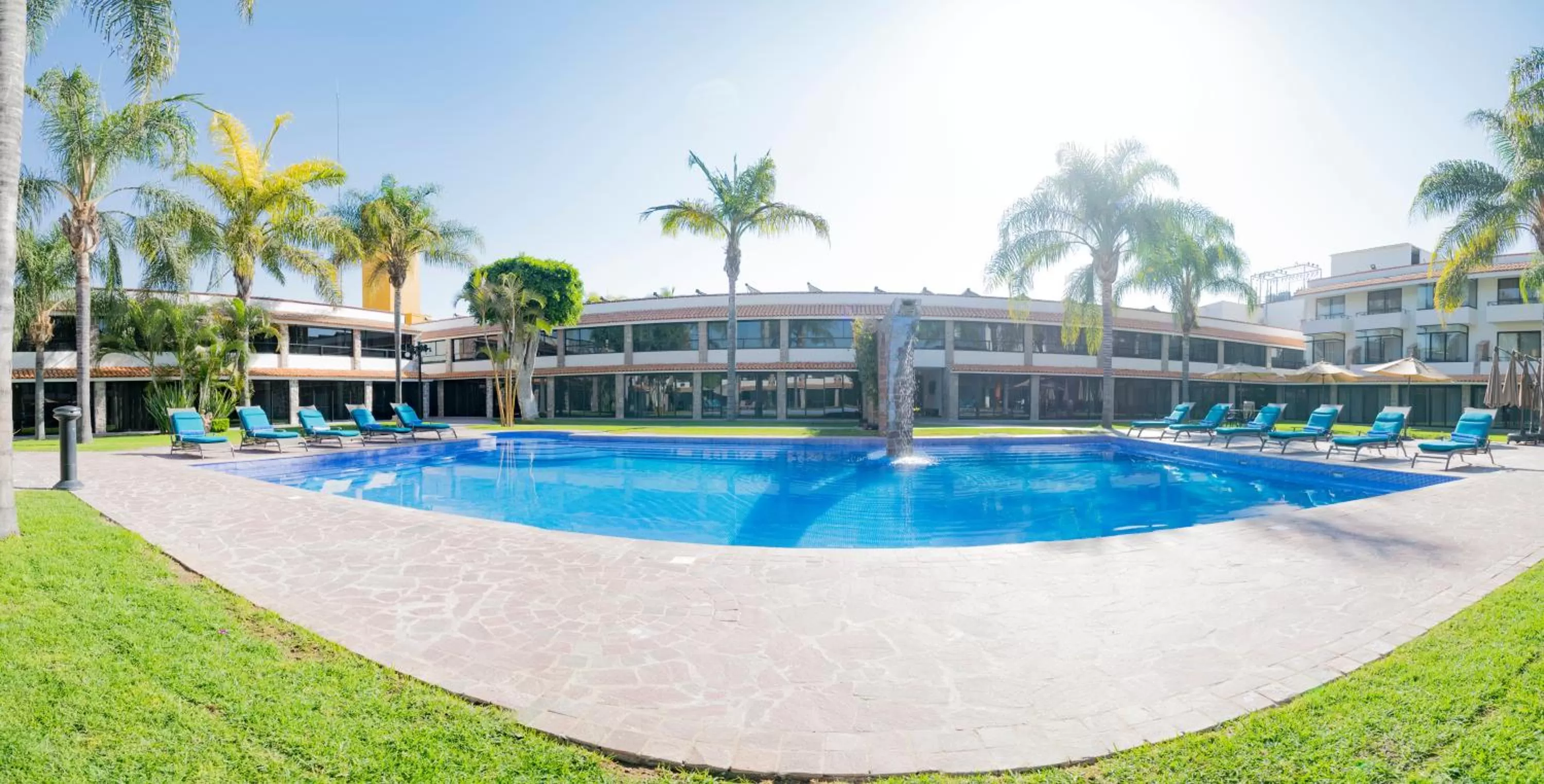 Swimming pool in Real de Minas Poliforum