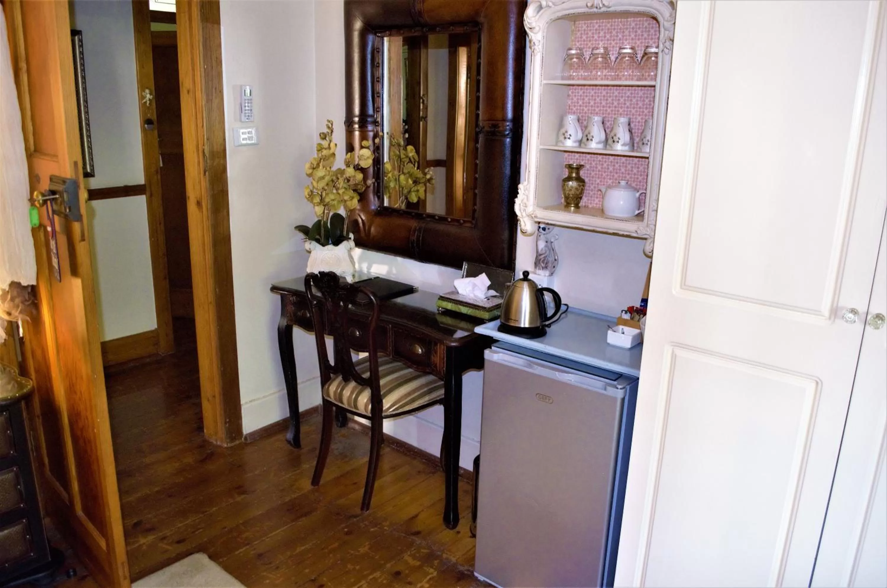 Seating area in 79 On Ridge