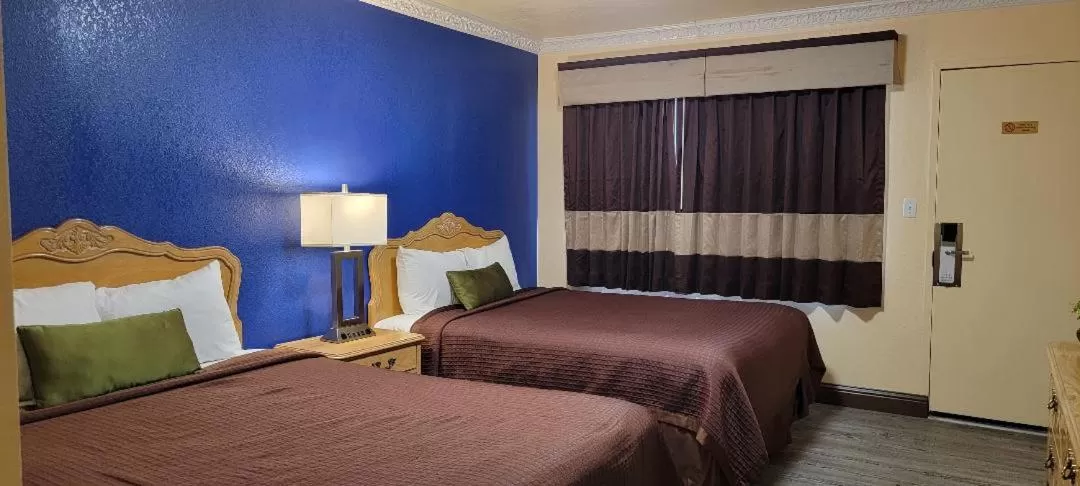 Photo of the whole room in Lakeview Inn