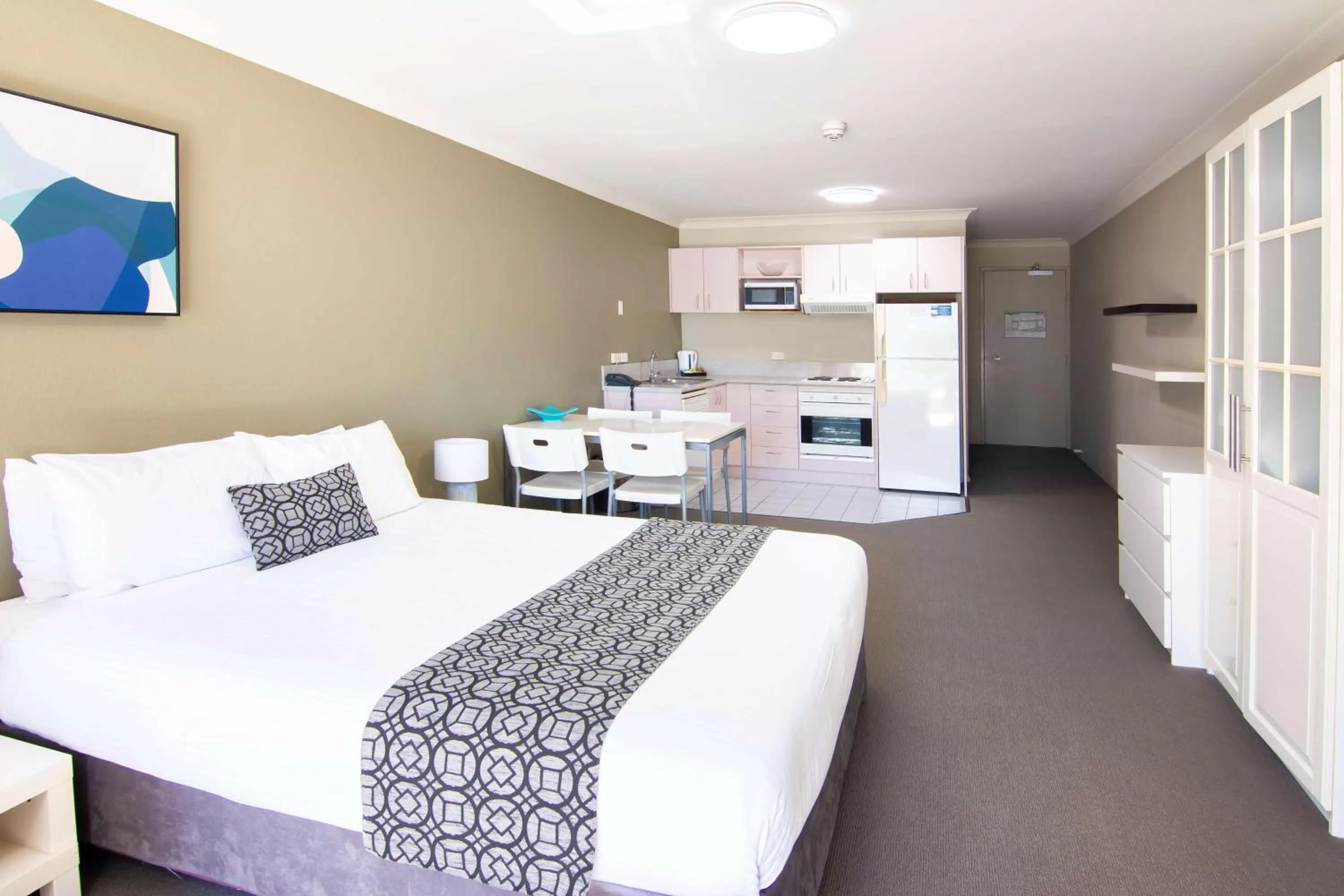 Bedroom, Bed in Horizons Lake Jindabyne