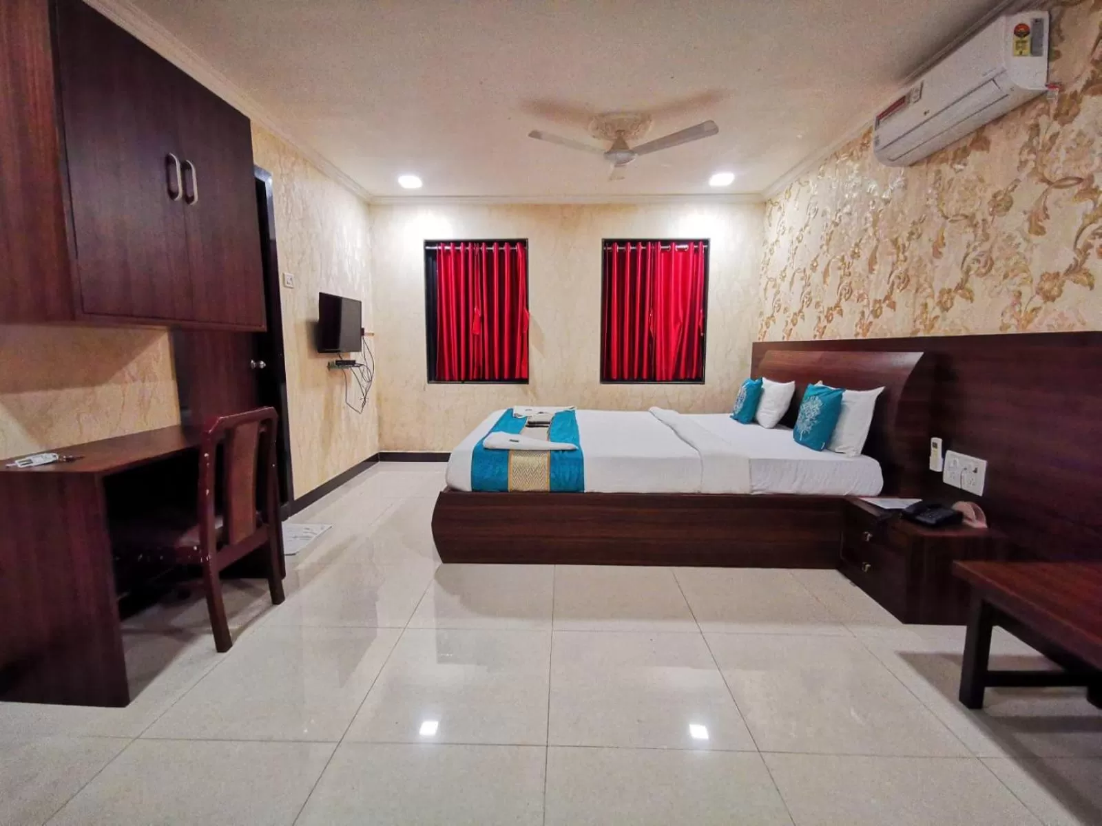 TV and multimedia in Sai Sharan Stay Inn- Near MIDC Turbhe Navi Mumbai