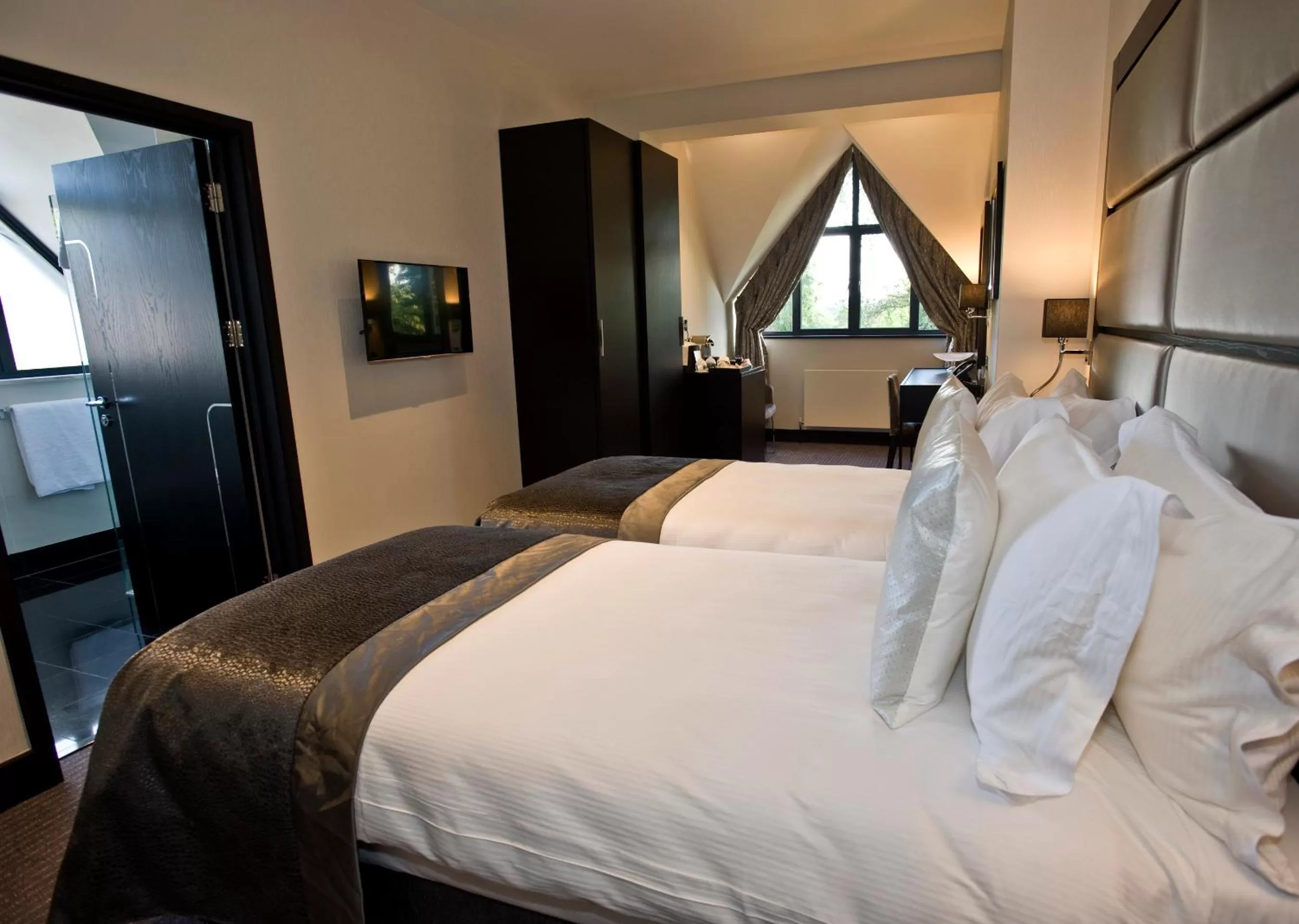 Standard Twin Room in The Lodge at Kingswood