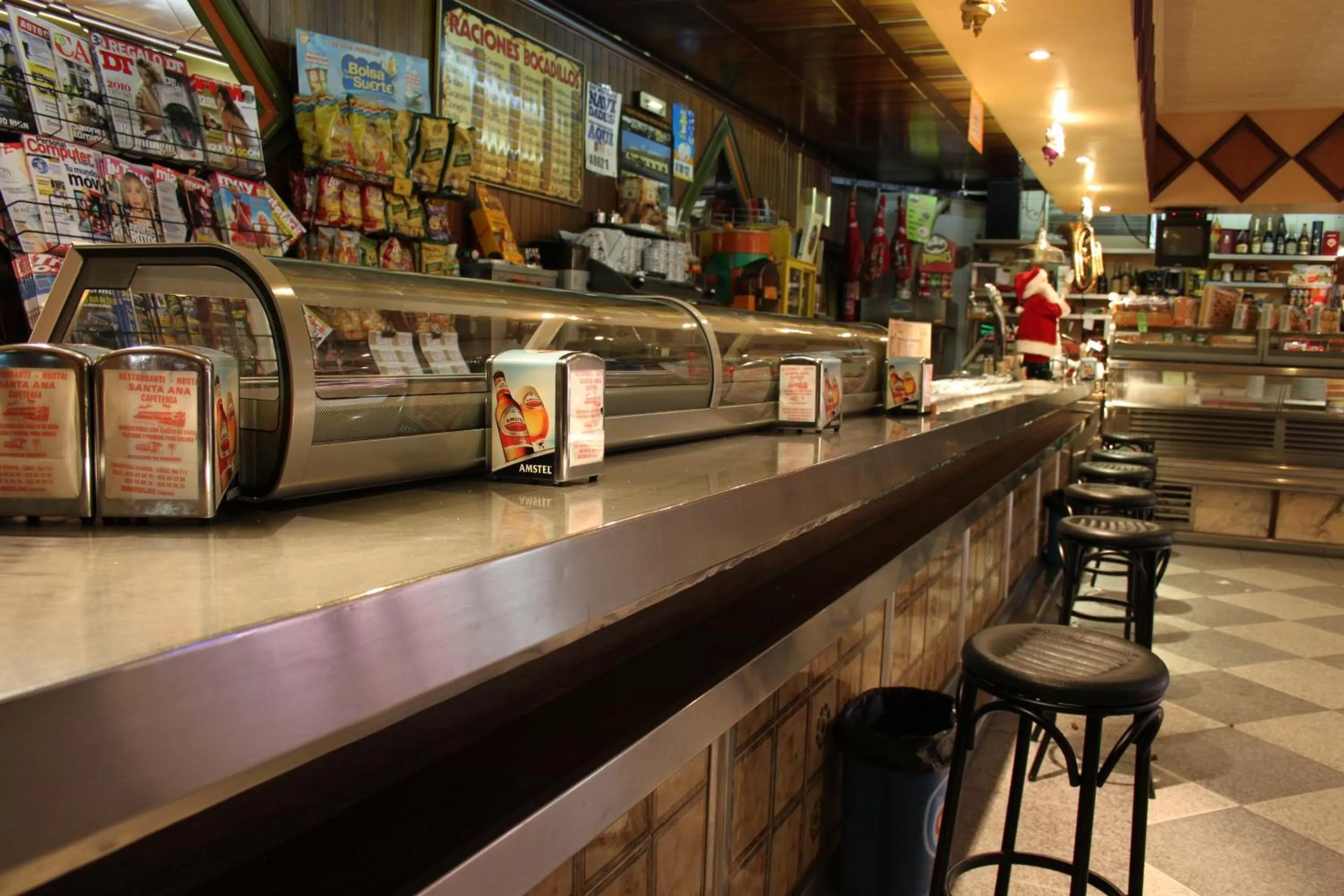 Restaurant/places to eat in Hostal Santa Ana