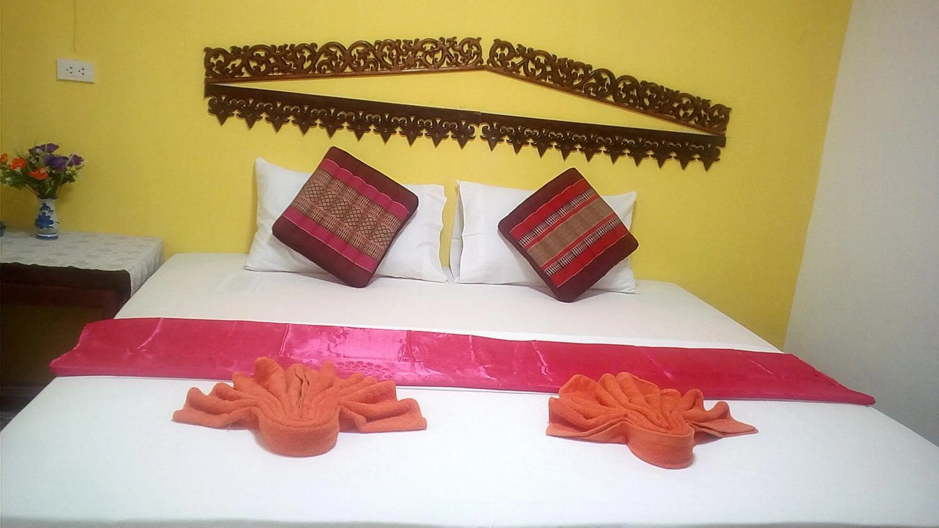 Bed in Lanta Maikeaw Bungalow