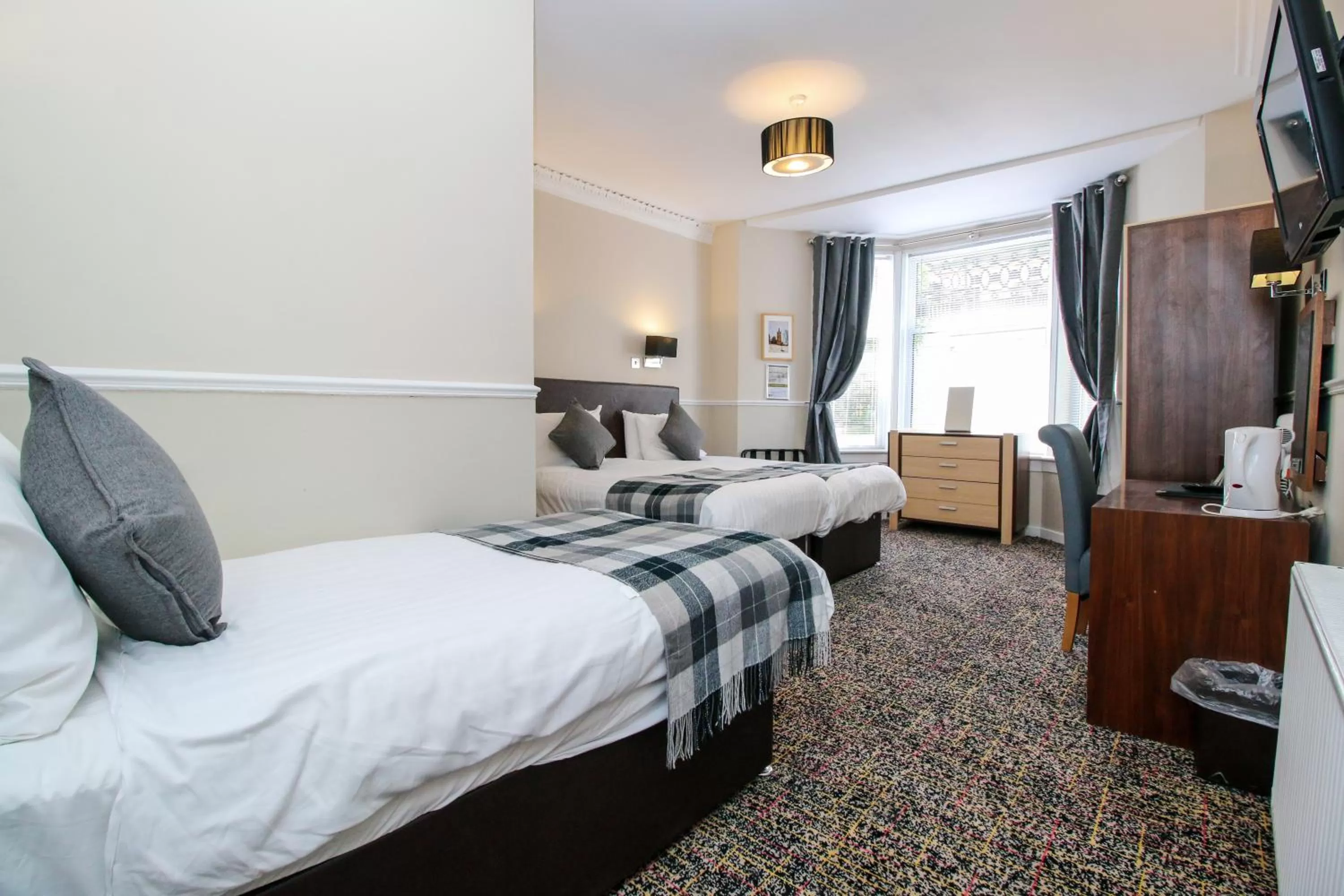 Bedroom, Bed in Kelvingrove Hotel - Sauchiehall St