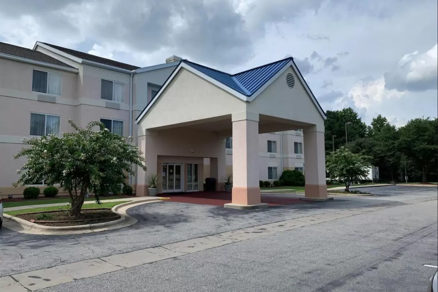 Property building in Country Inn & Suites by Radisson, Fayetteville I-95, NC
