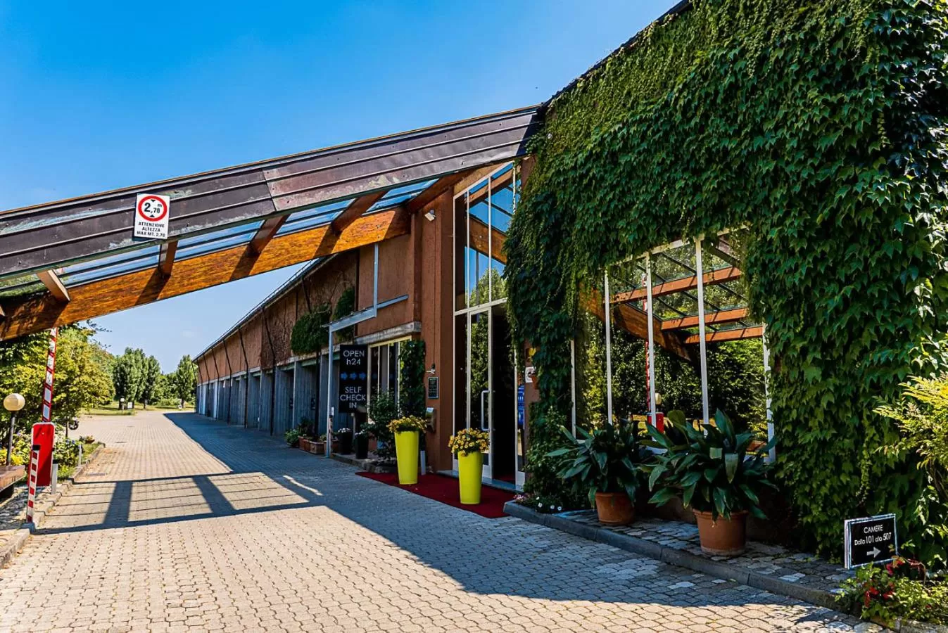 Property building in Business Hotel