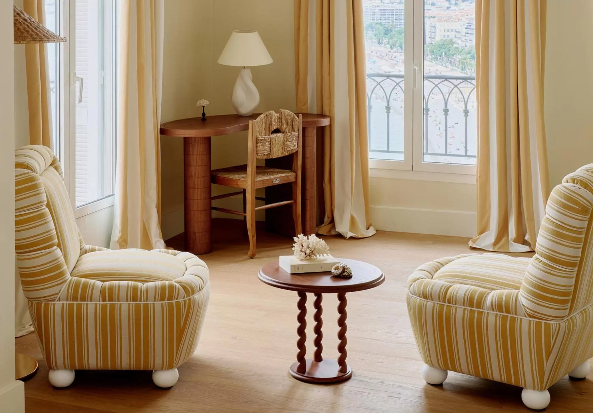 Bedroom in Hôtel La Pérouse Nice Baie des Anges