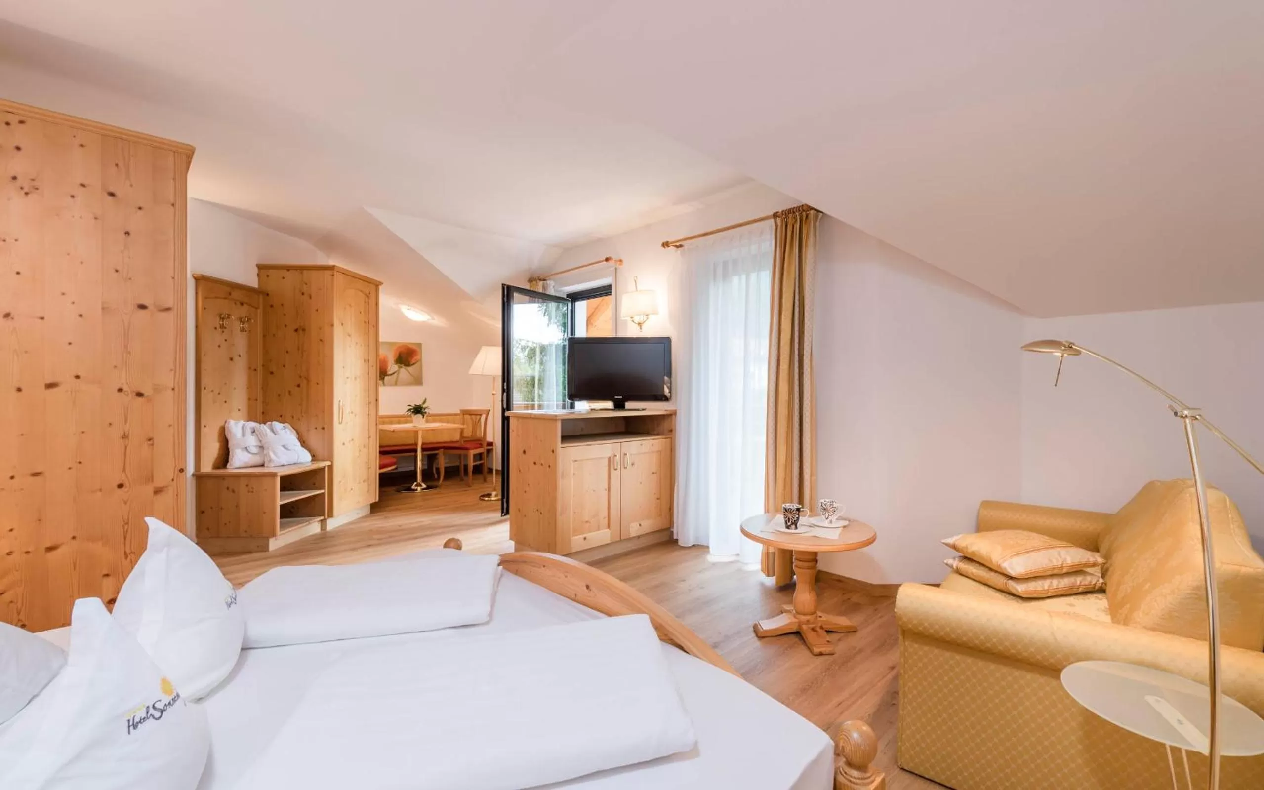 Day, Bed in Hotel Sonnenburg