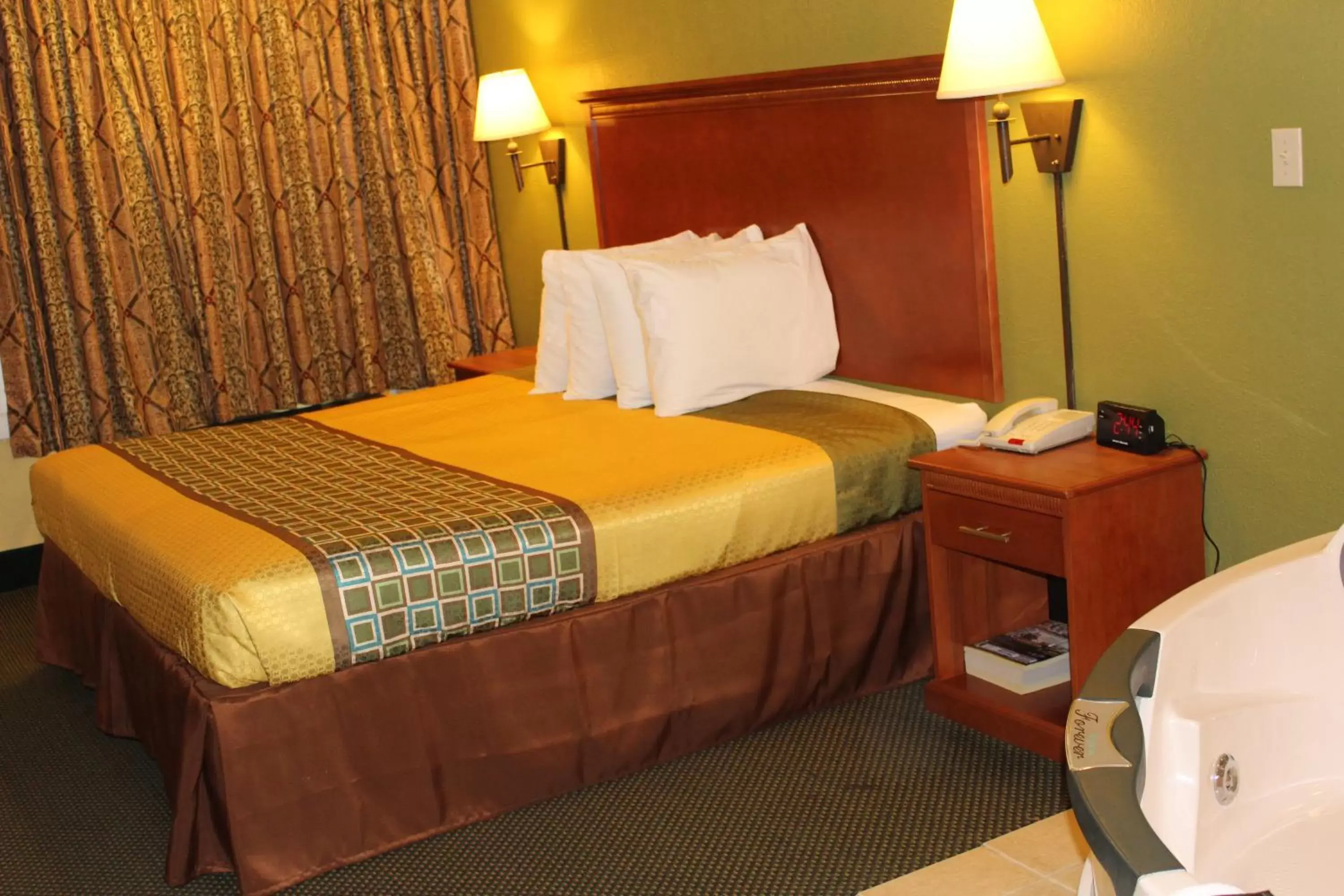 Suite with Spa Bath in America's Best Value Inn Conyers Suite with Spa Bath in America's Best Value Inn Conyers