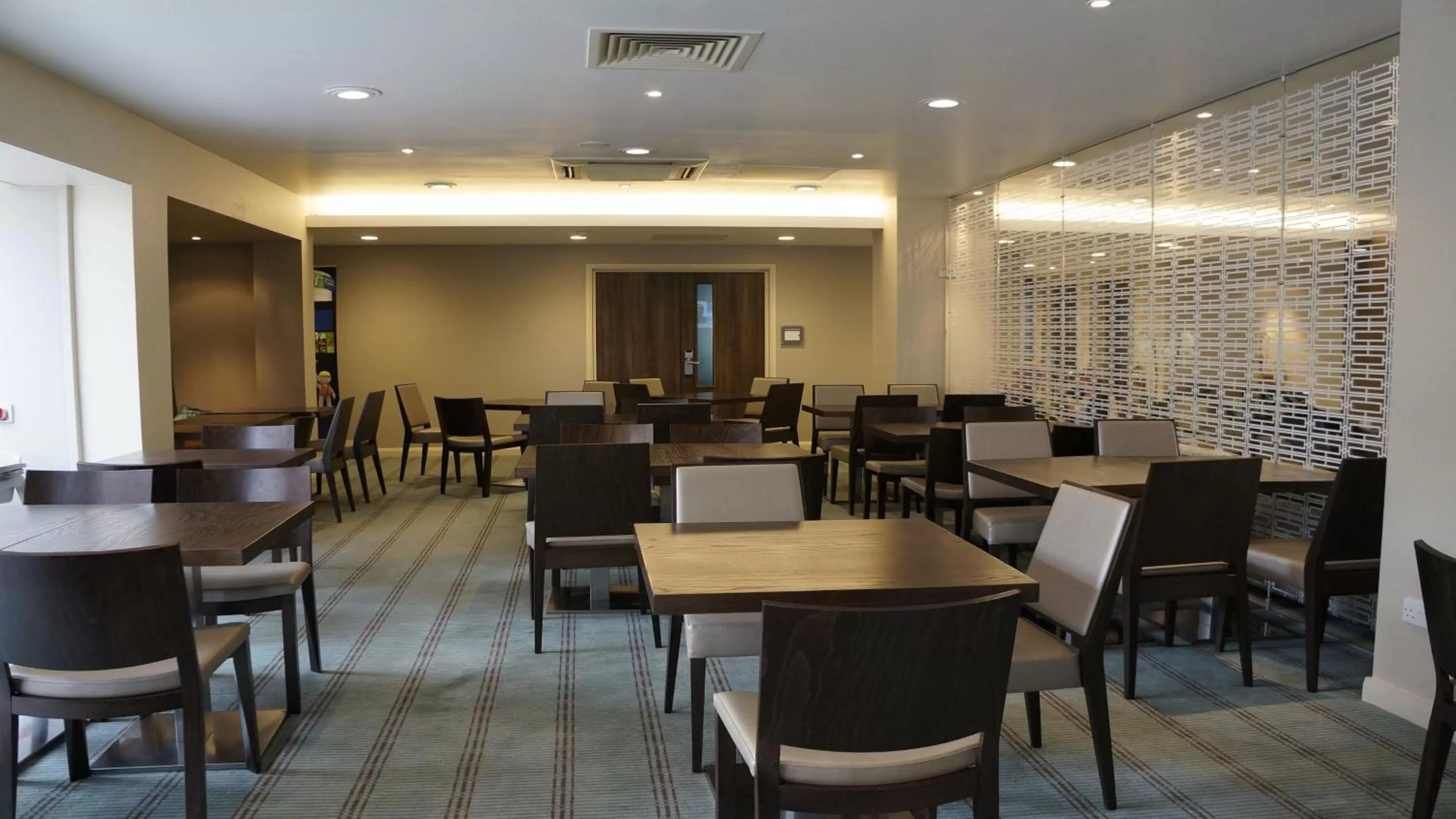 Restaurant/places to eat in Holiday Inn Express Earls Court, an IHG Hotel