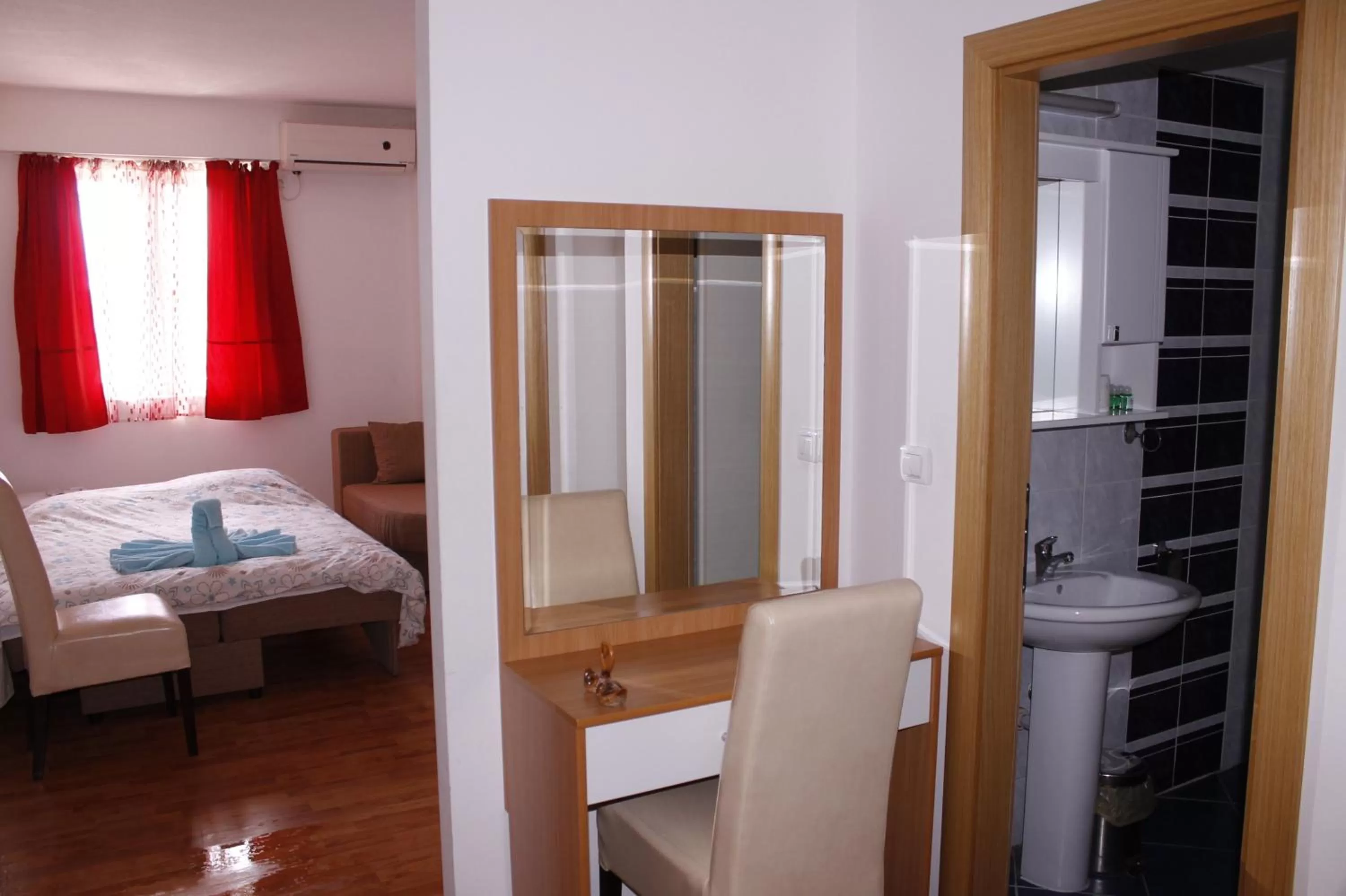 Photo of the whole room, Bed in Villa Sparadise