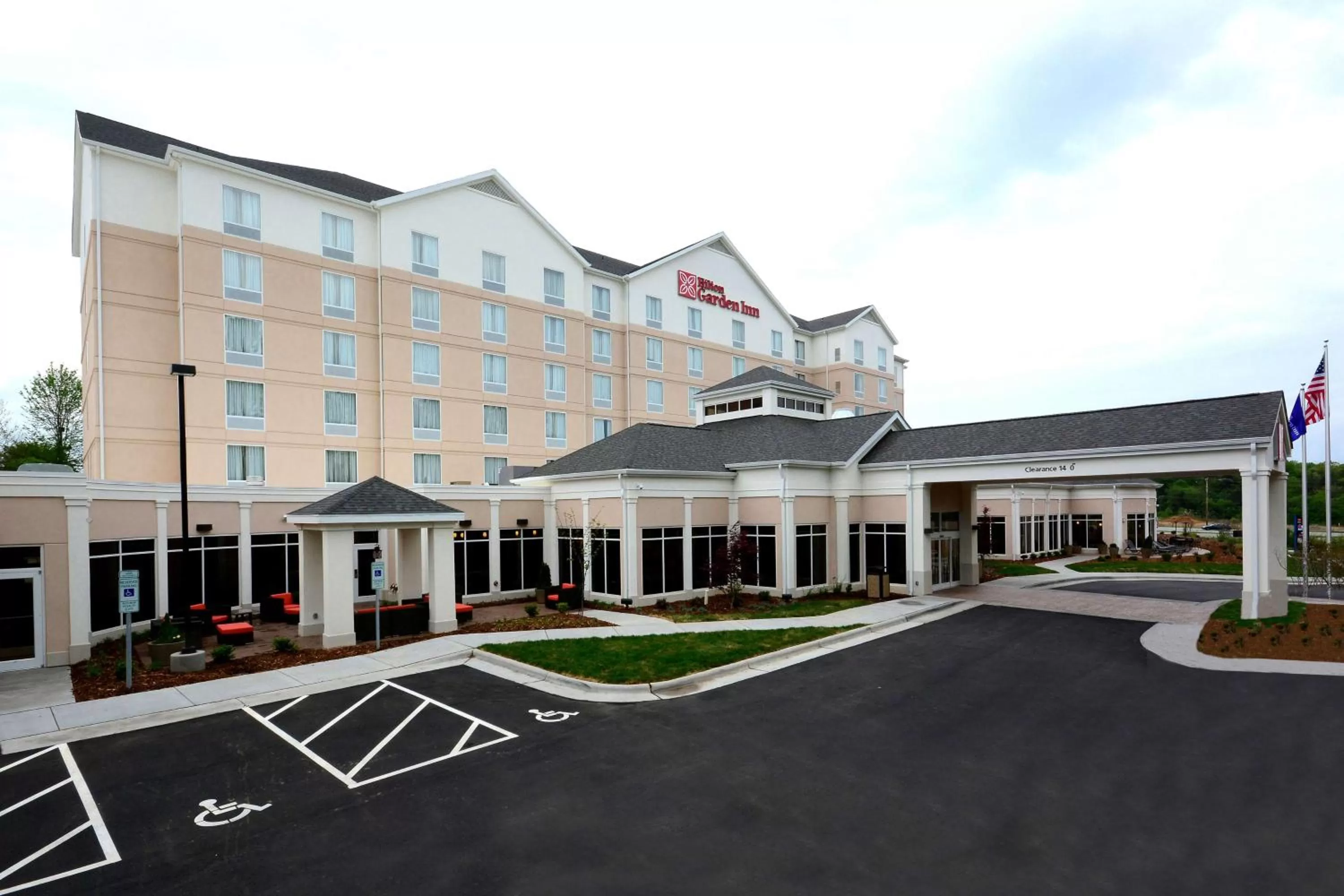 Property building in Hilton Garden Inn Greensboro Airport