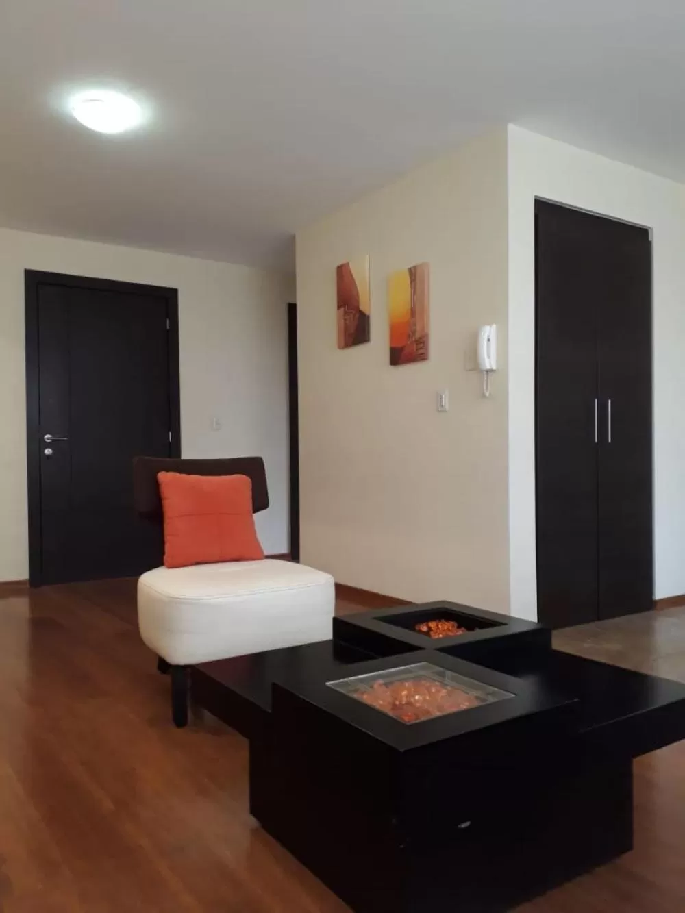 Living room, TV/Entertainment Center in Misuitehotel La Carolina Quito