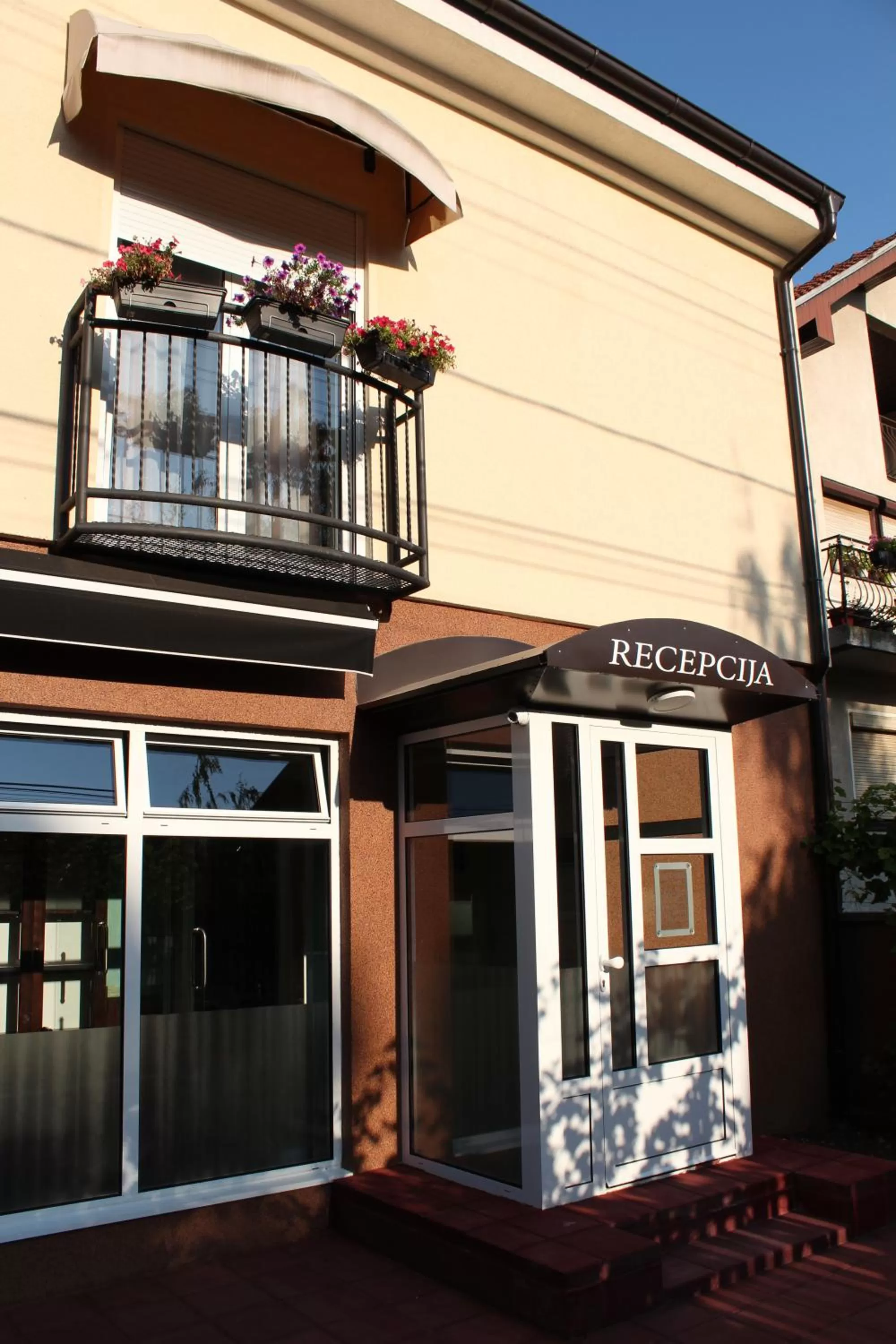 Property Building in B&B Alex