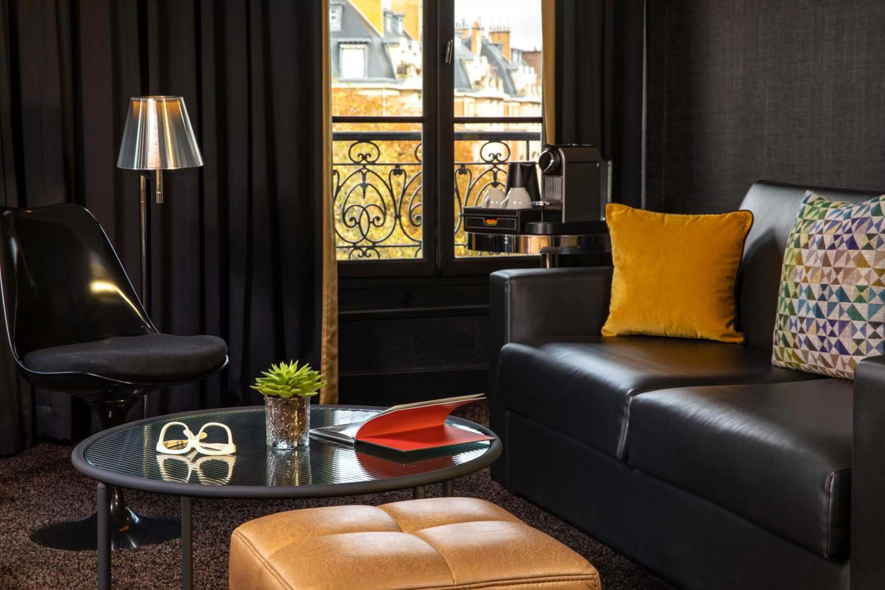 Living room in First Hotel Paris Tour Eiffel