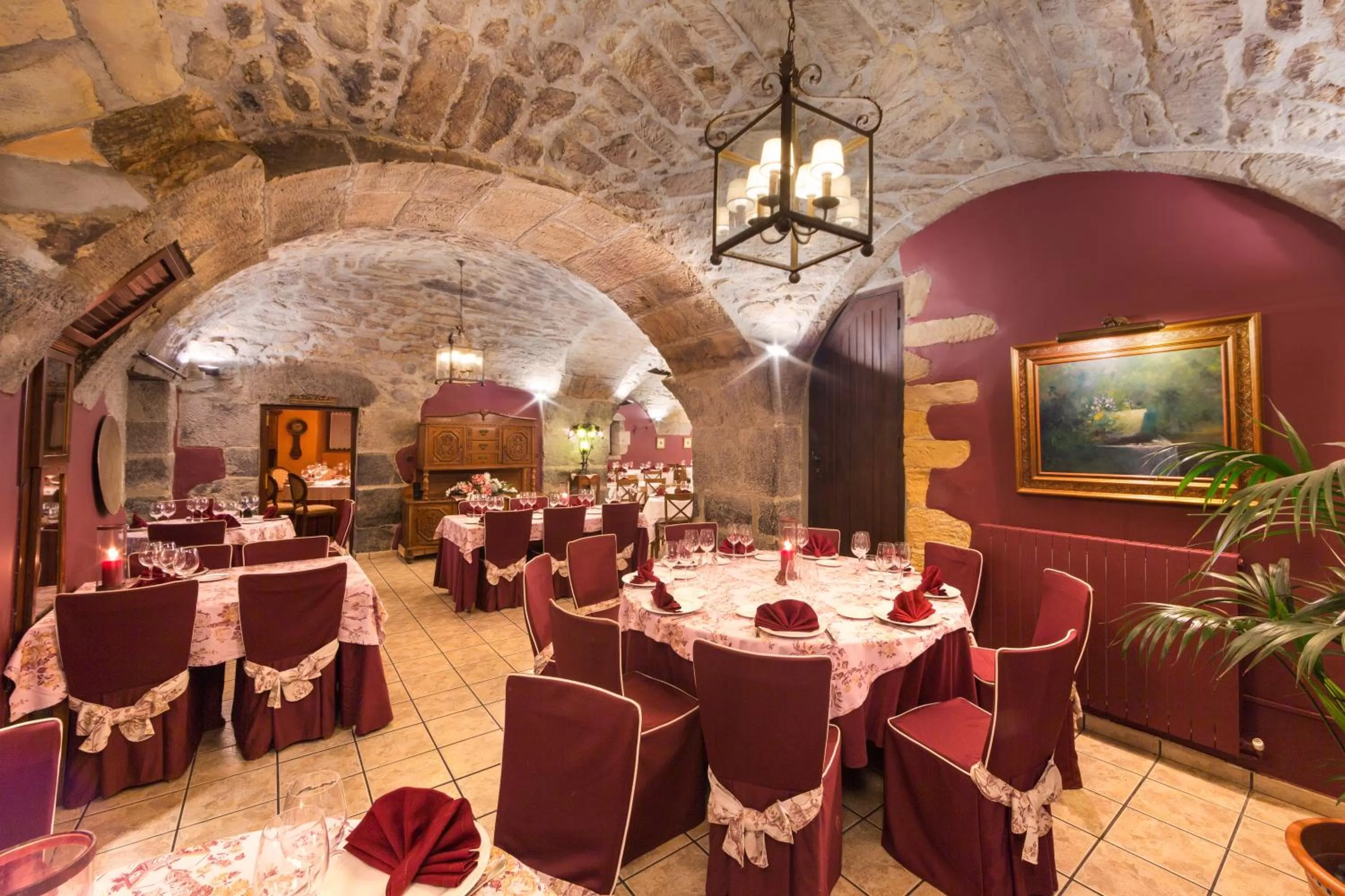 Restaurant/places to eat in Hotel Larrañaga