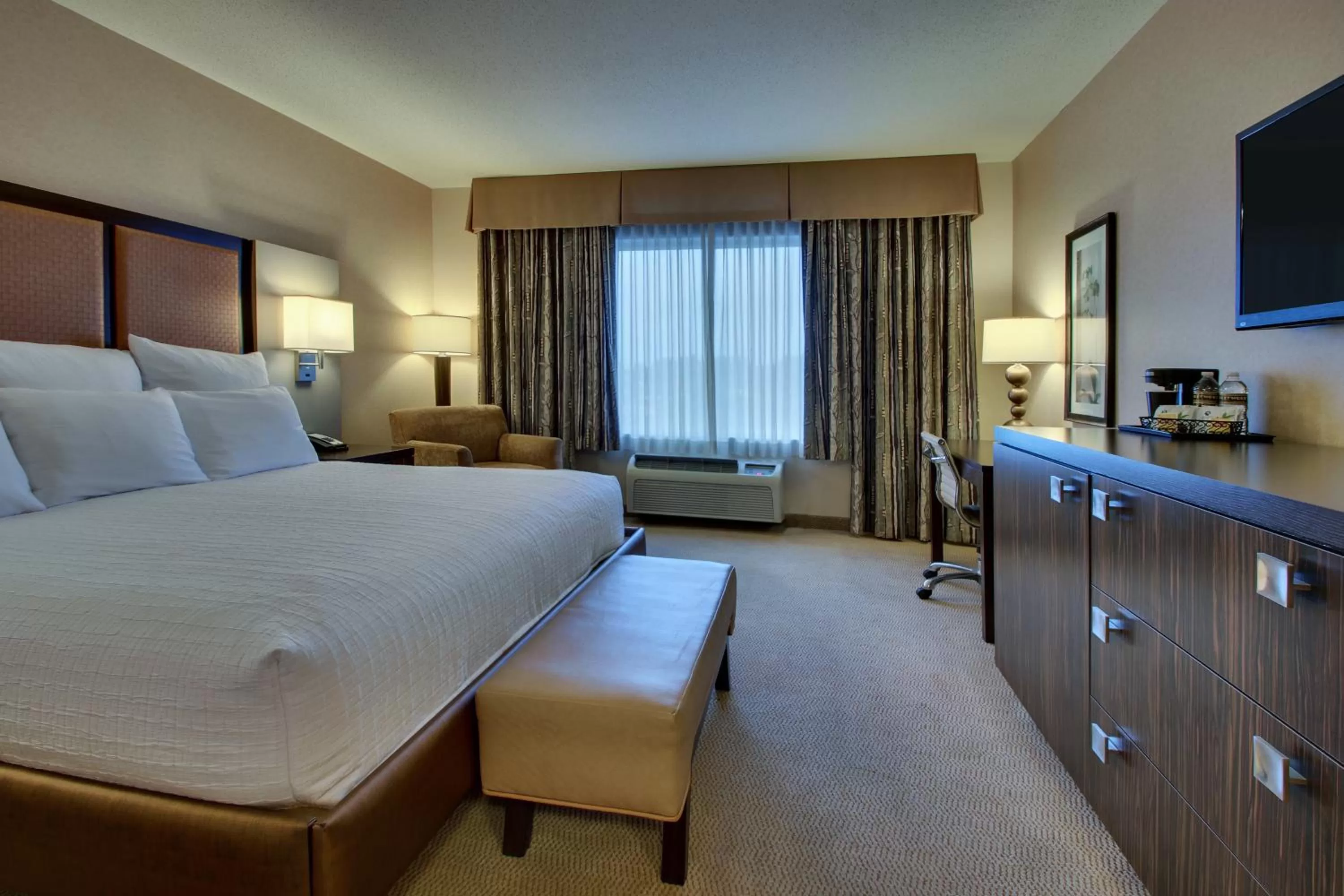 Bed in The Inn at Charles Town / Hollywood Casino