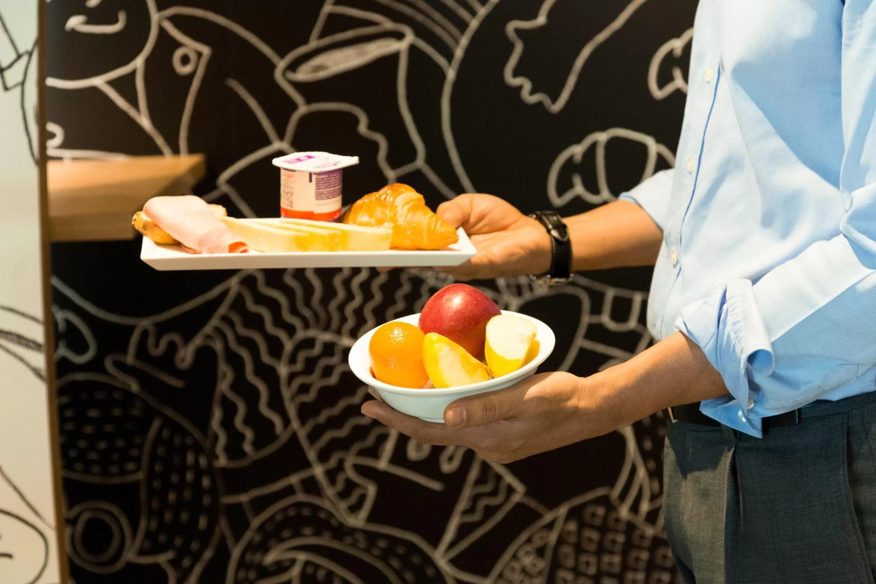 Restaurant/places to eat in ibis Lorient Centre Gare