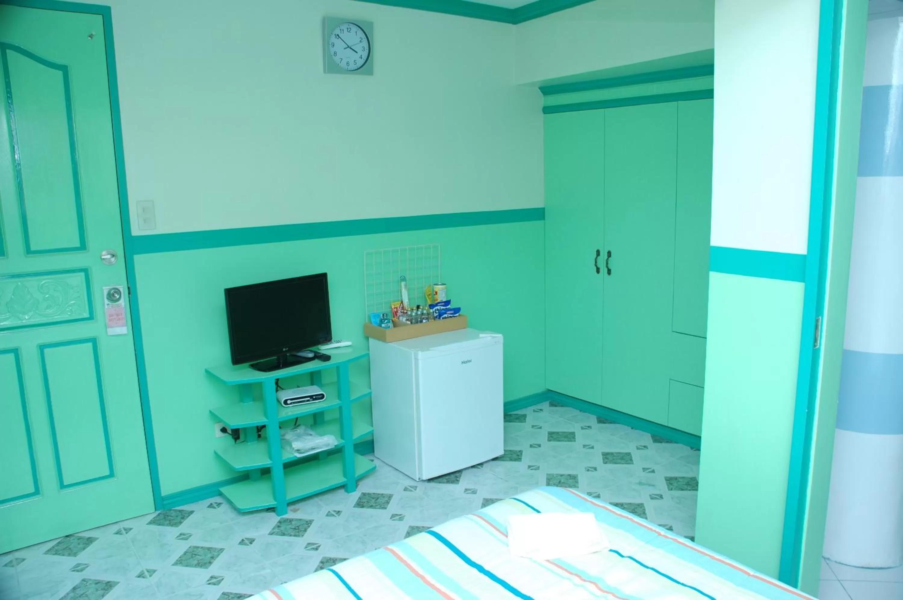 Bed in Kokomos Hotel and Restaurant