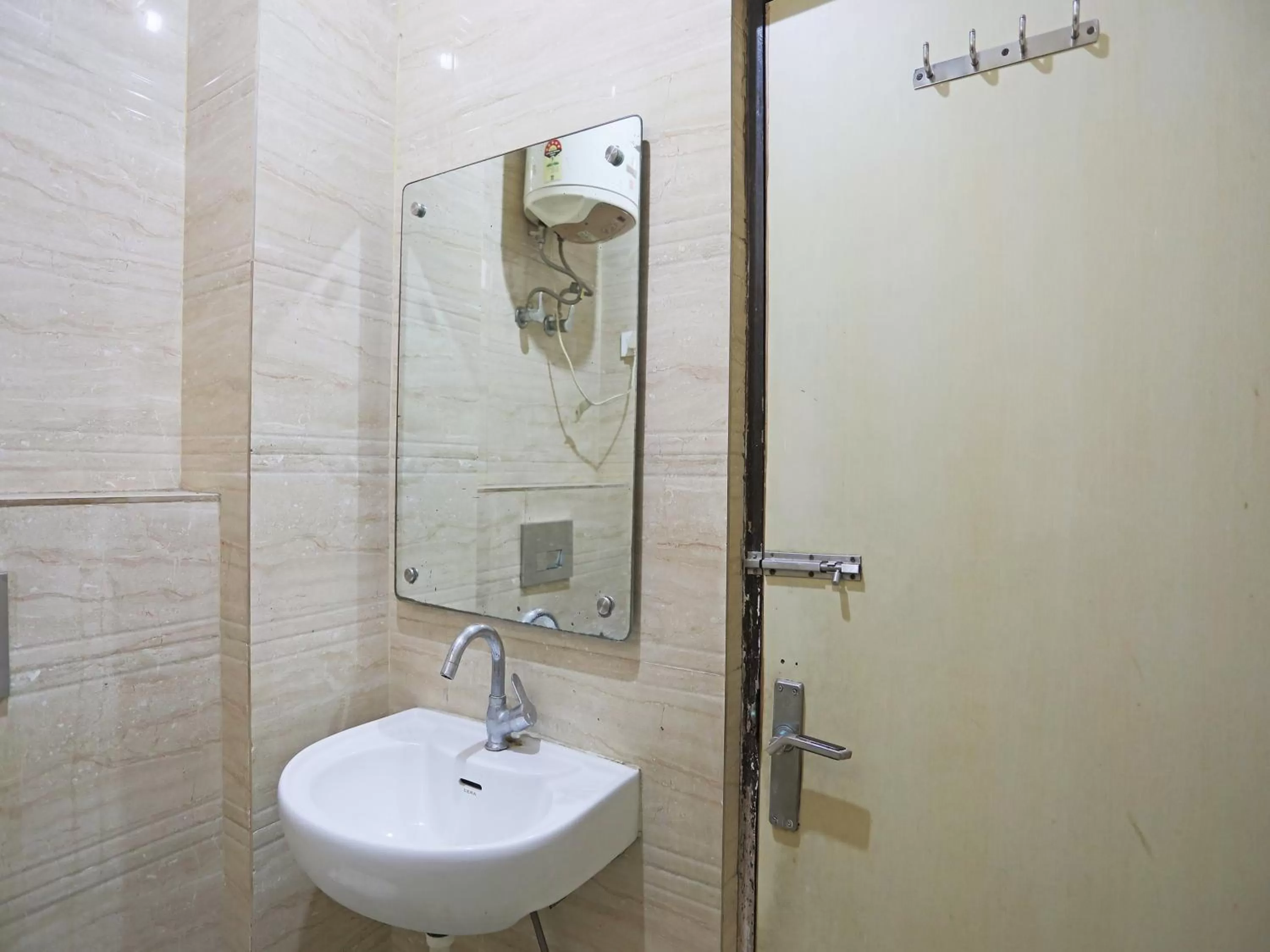 Bathroom in Hotel Tashkent Palace - Walk in from New Delhi Station & Metro Station
