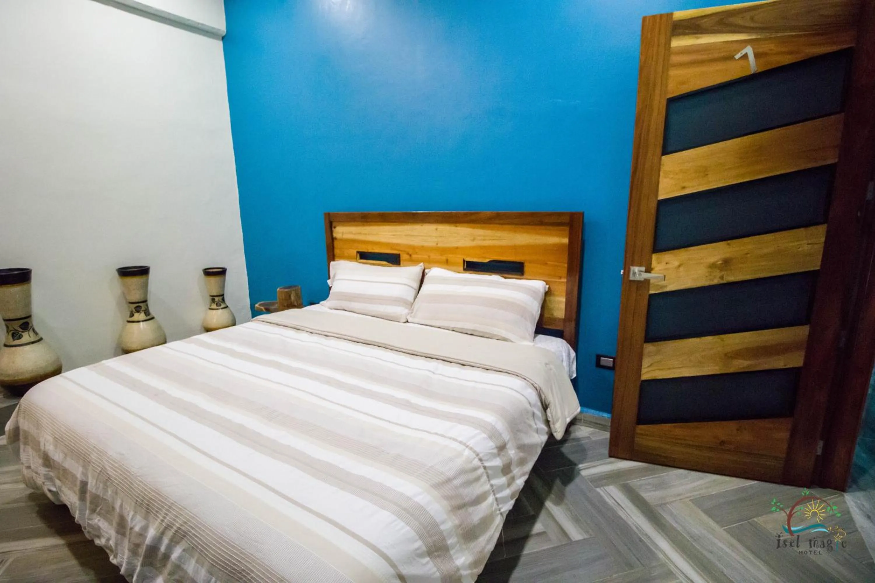 Photo of the whole room, Bed in isel magic hotel