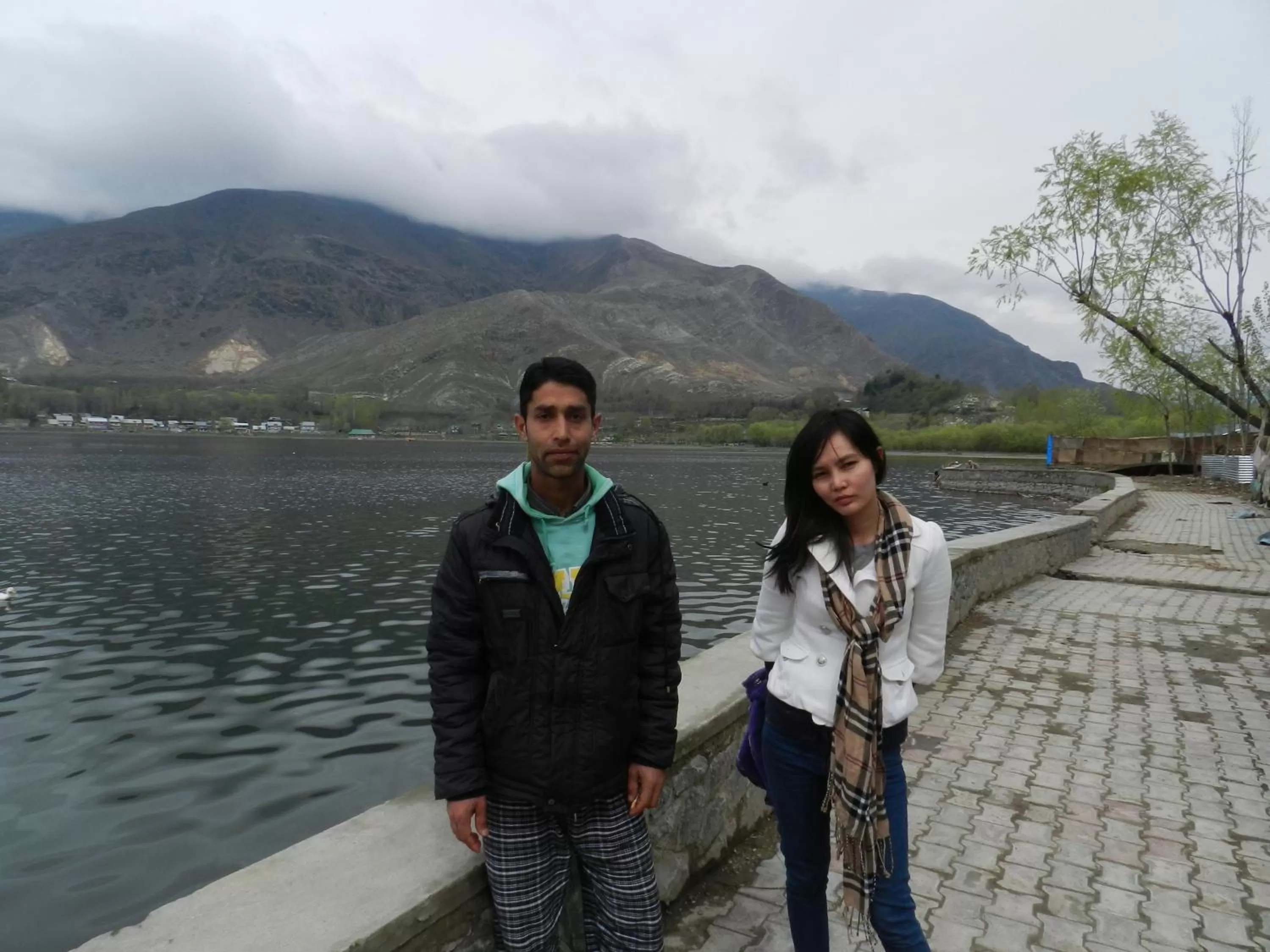 People in Houseboat Zaindari Palace