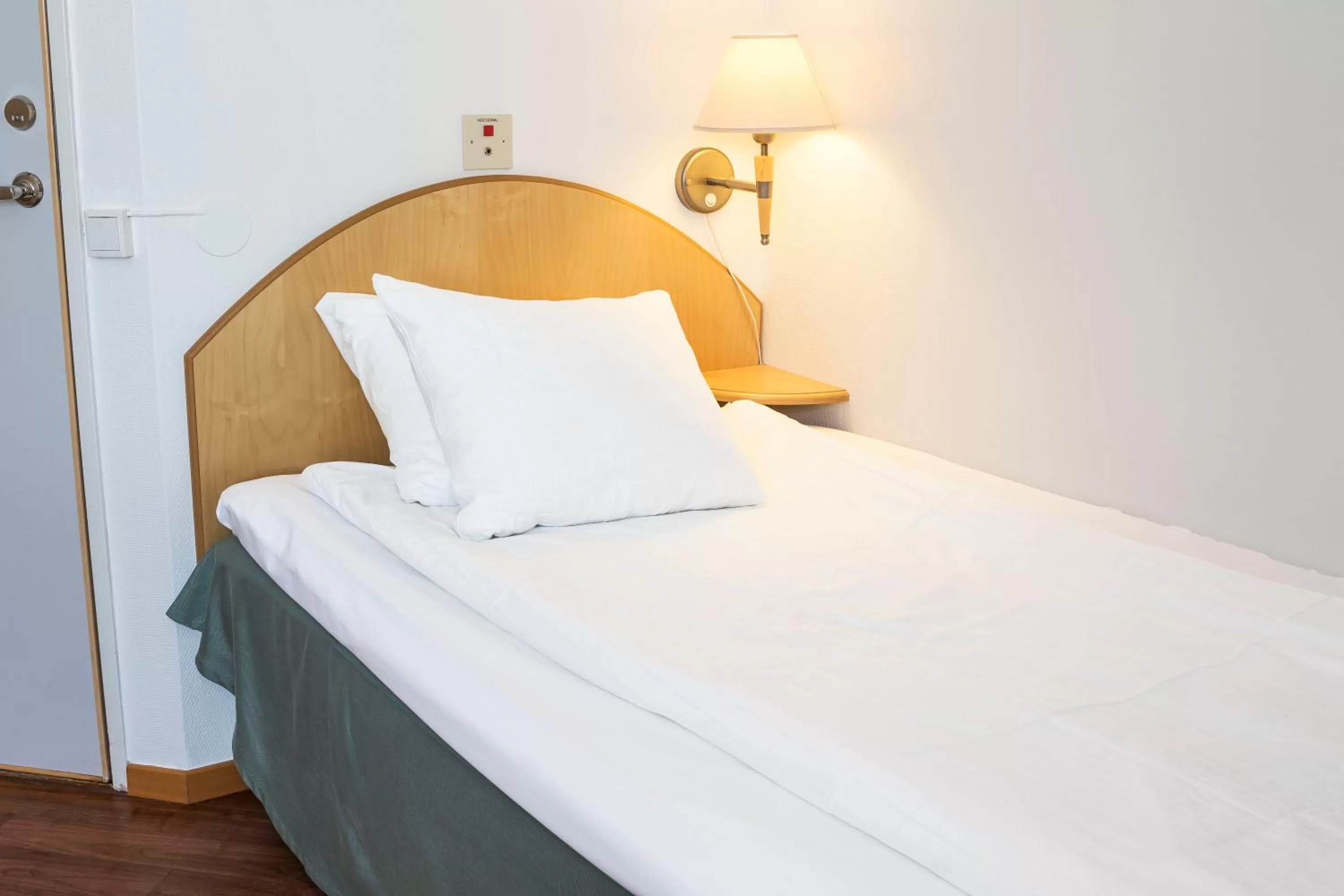 Bed in Best Western Eurostop Orebro